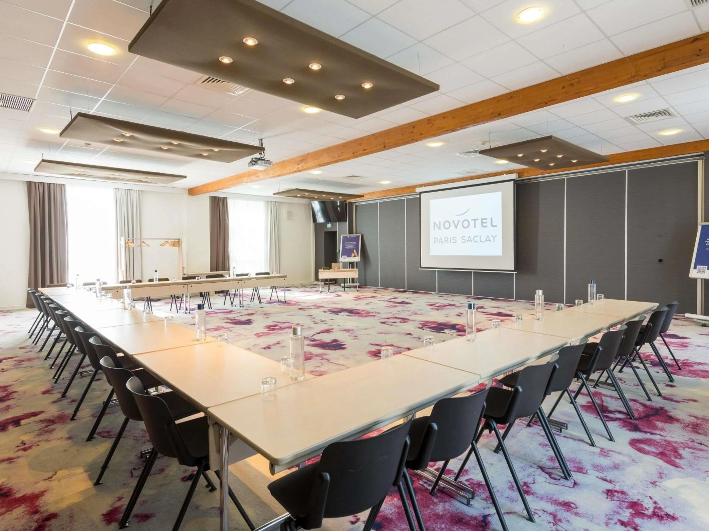 Meeting/conference room in Novotel Saclay