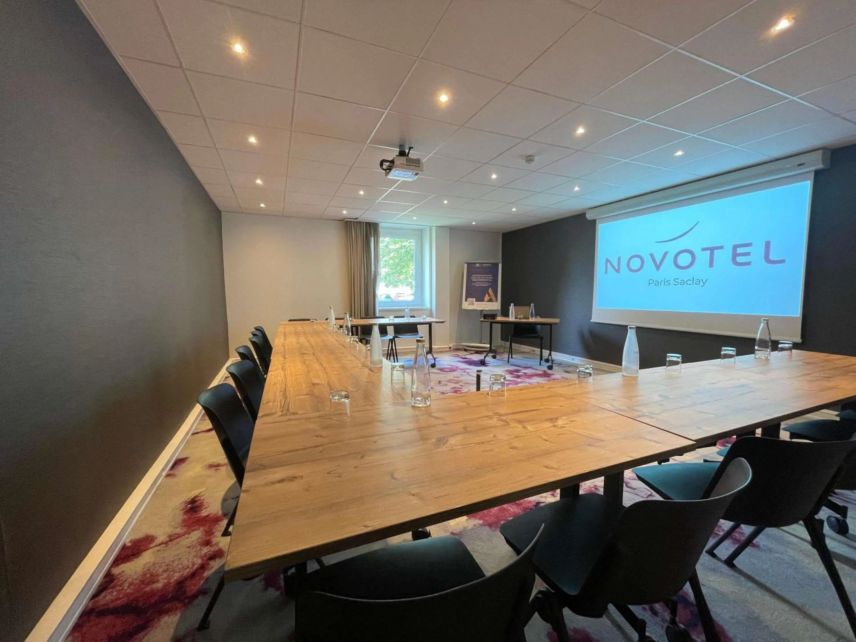 Meeting/conference room in Novotel Saclay