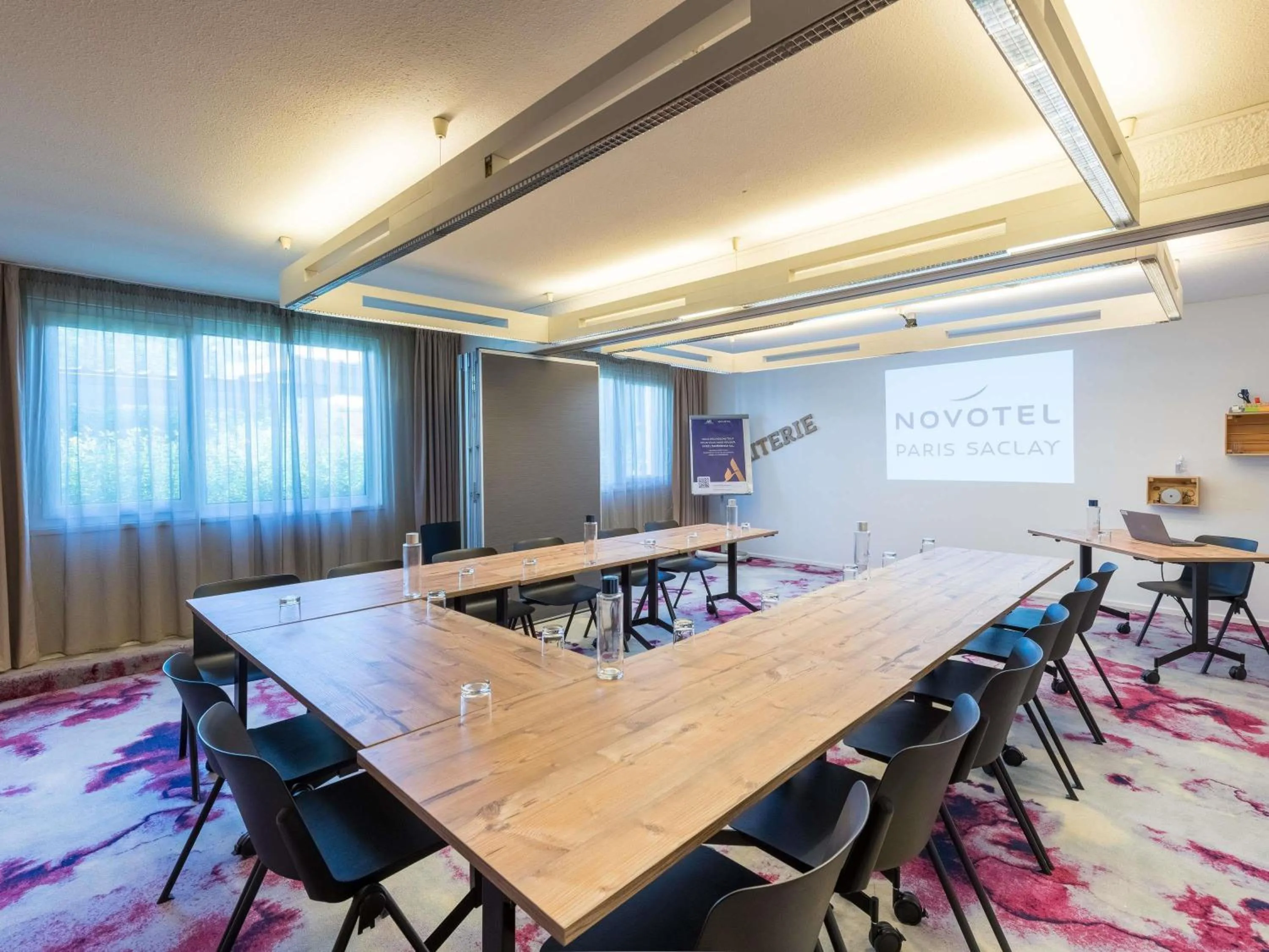 Meeting/conference room in Novotel Saclay