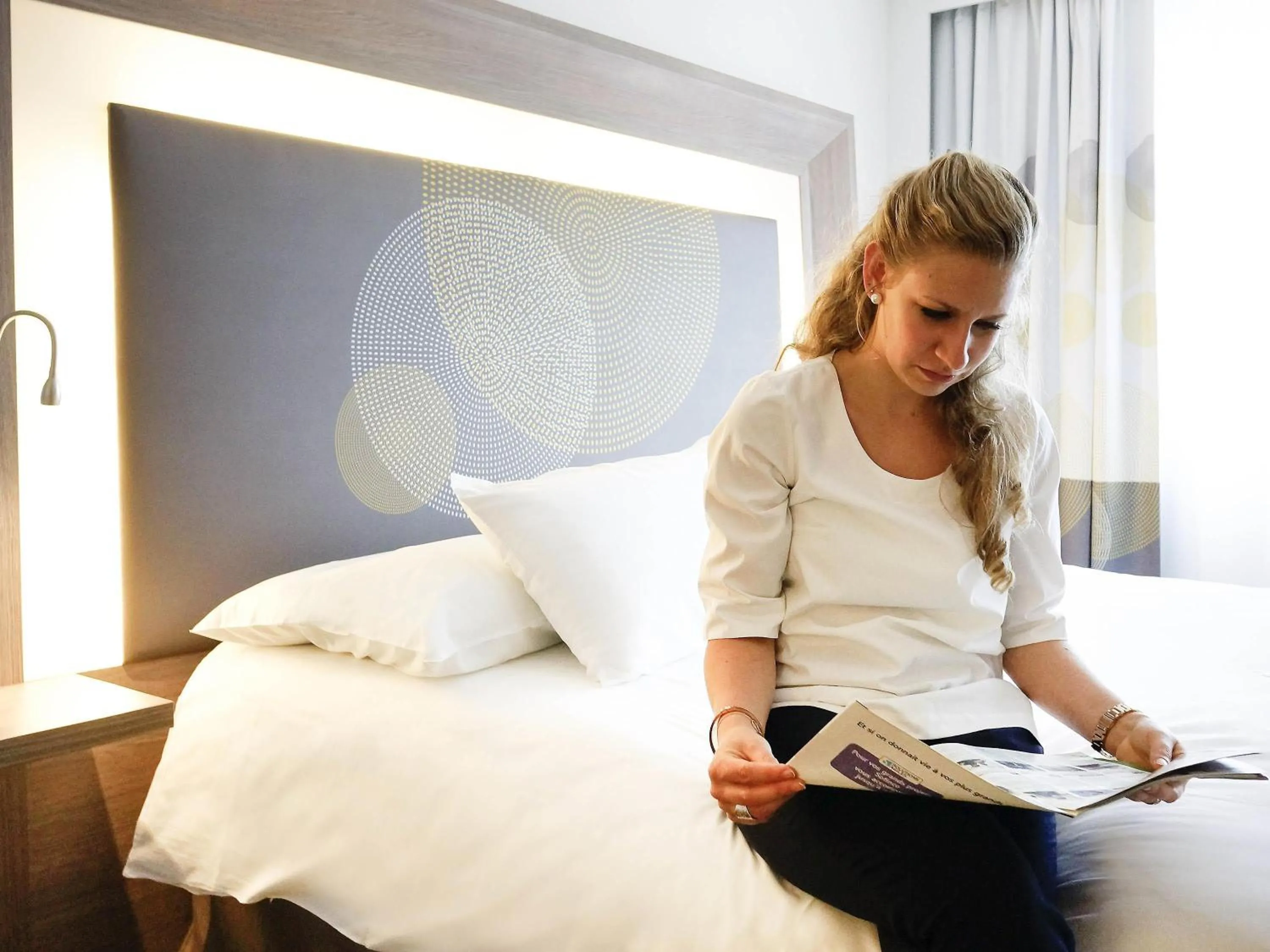 Bedroom, Bed in Novotel Saclay