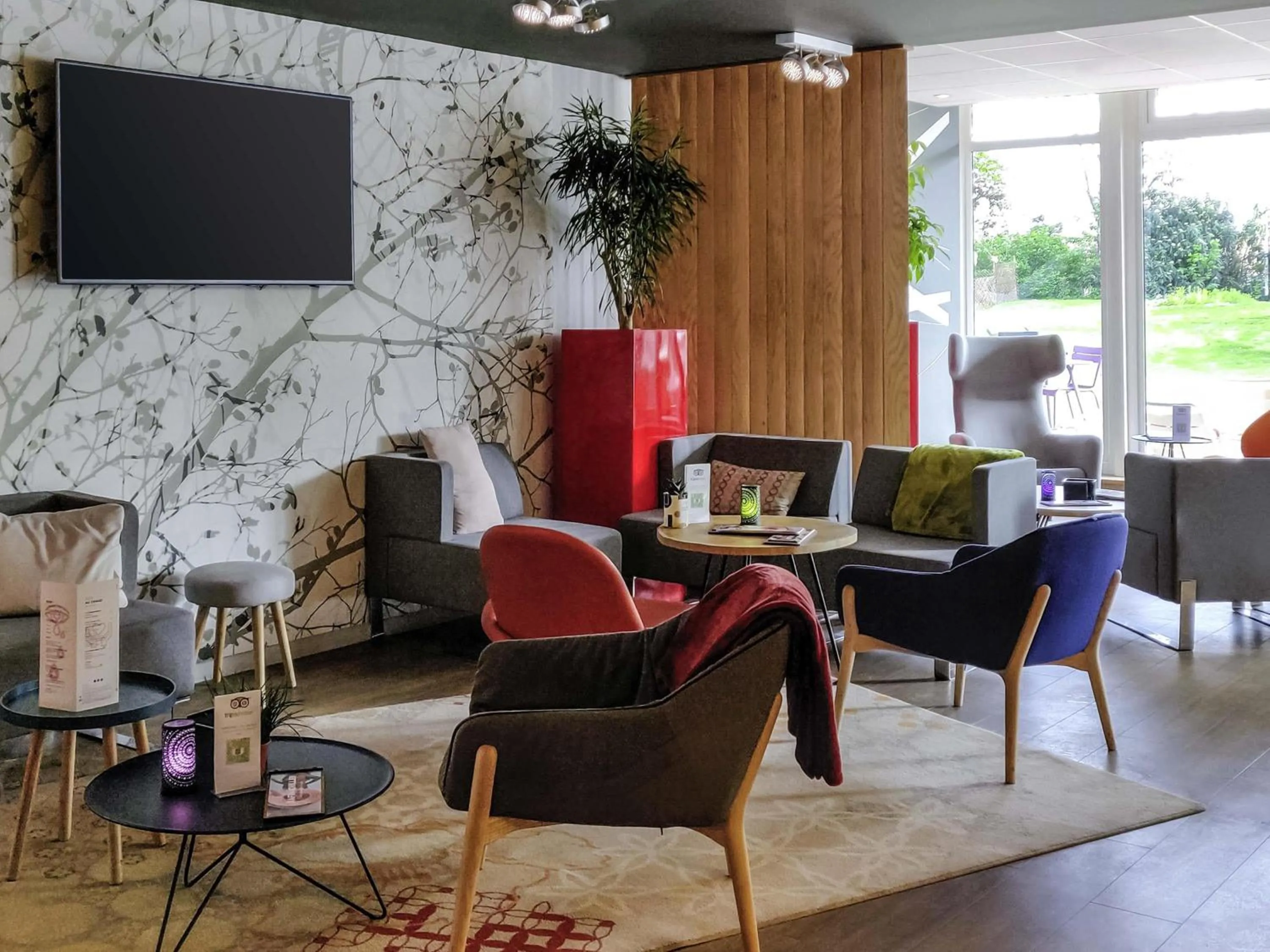 Lounge or bar in Novotel Saclay
