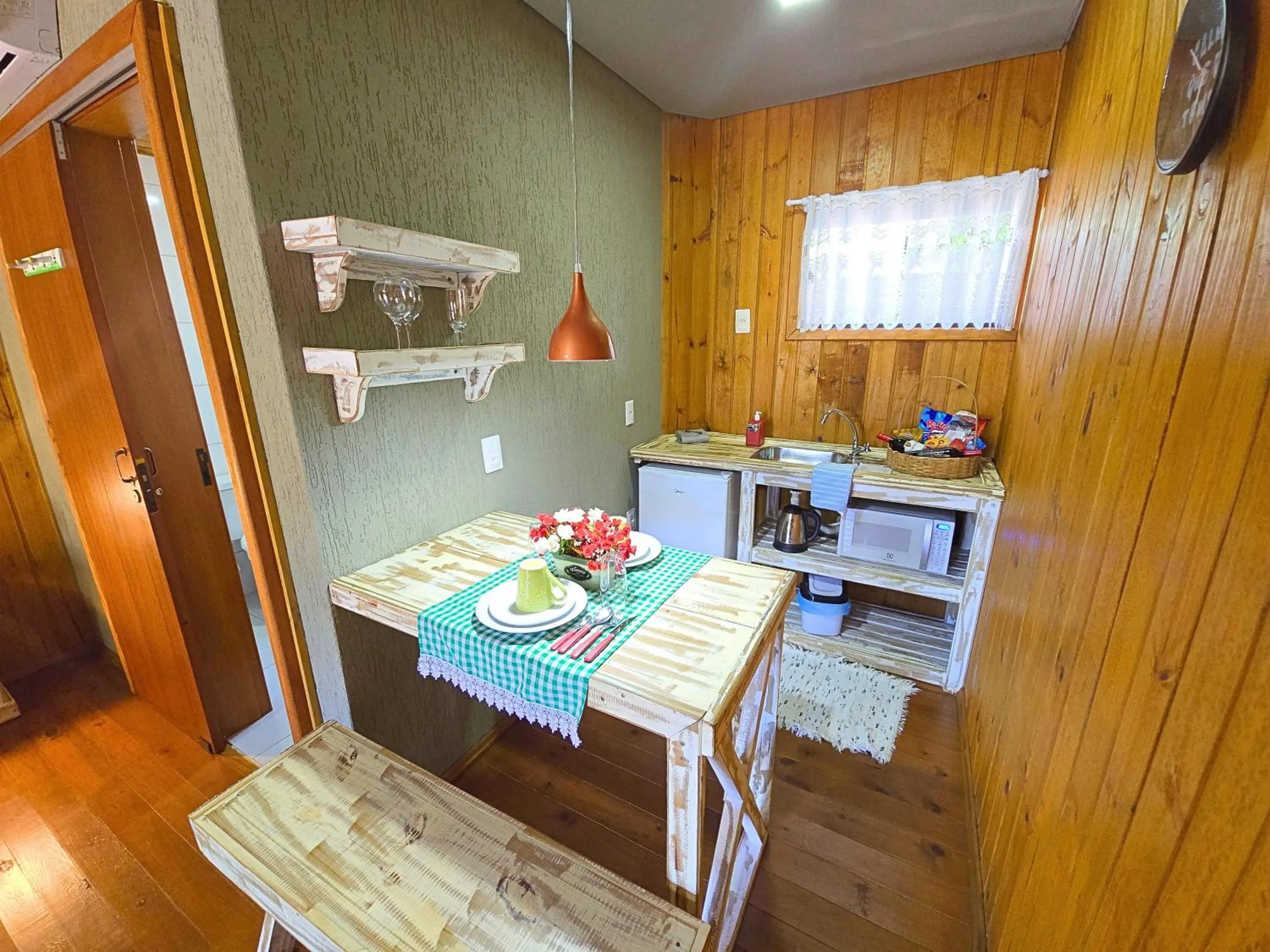 Dining area in Chalé Suiço Bombinhas