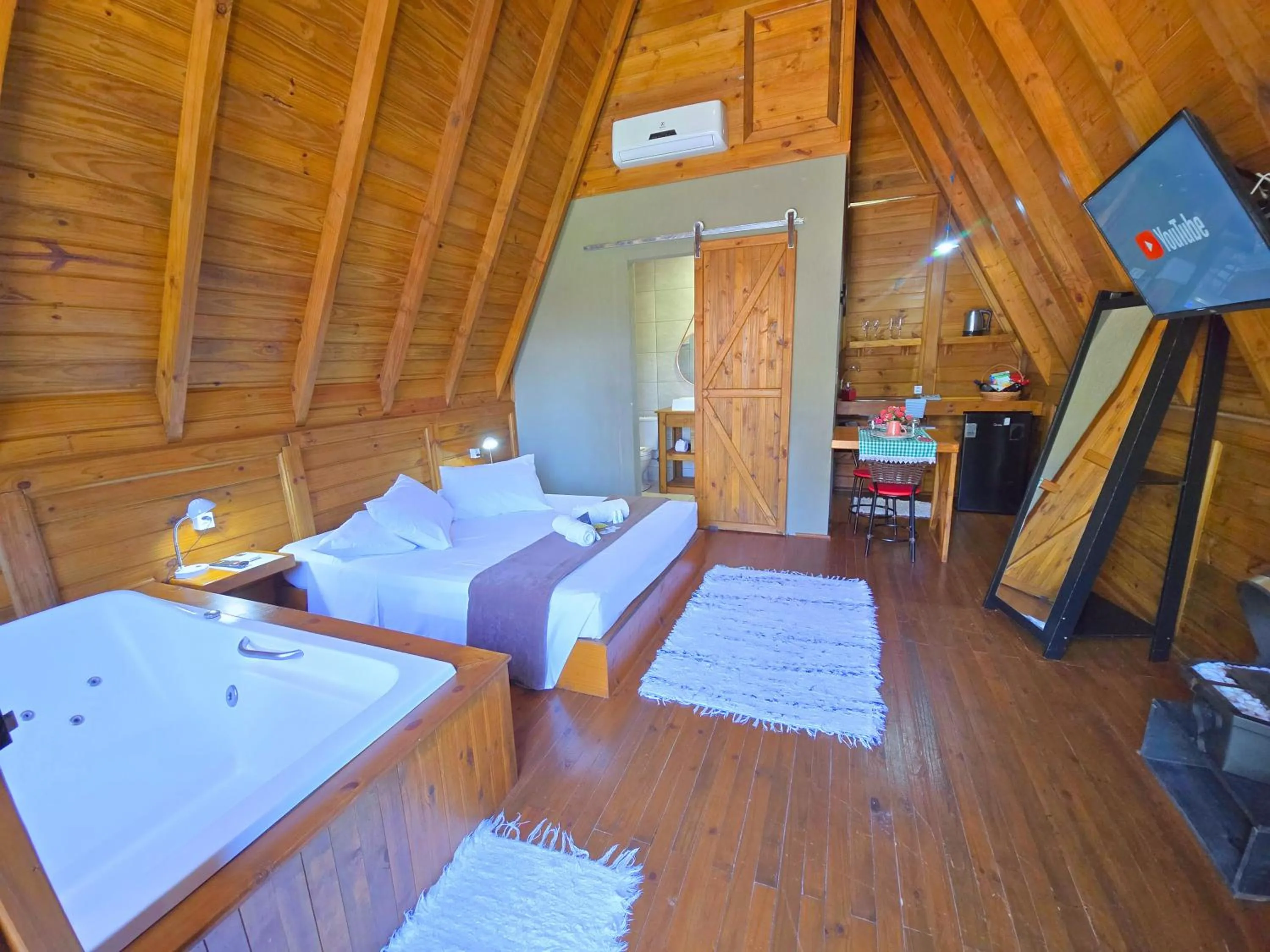 Bed in Chalé Suiço Bombinhas