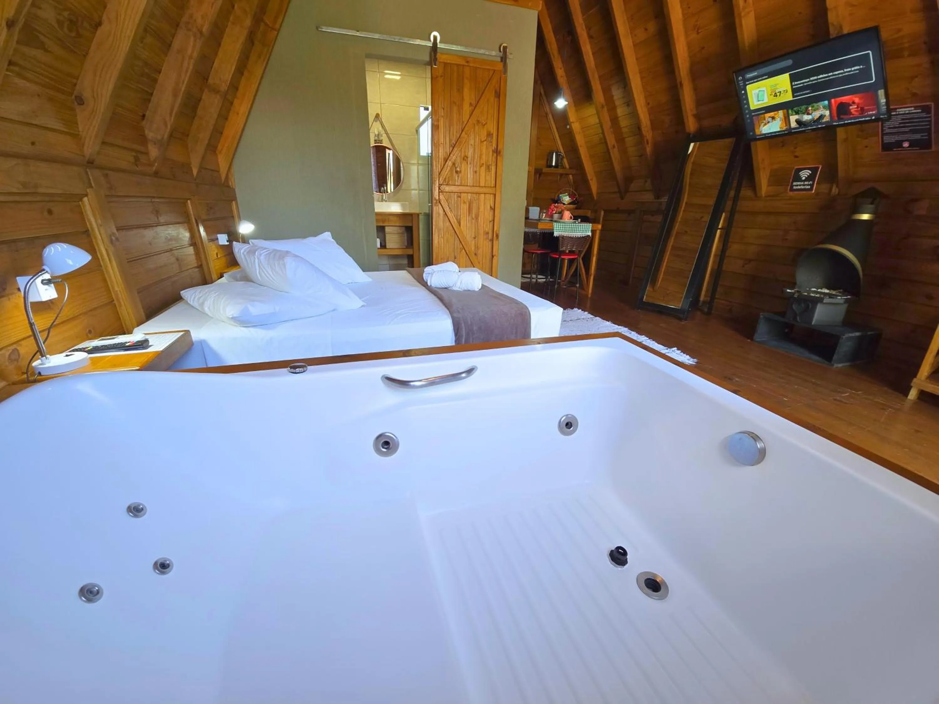 Bed in Chalé Suiço Bombinhas