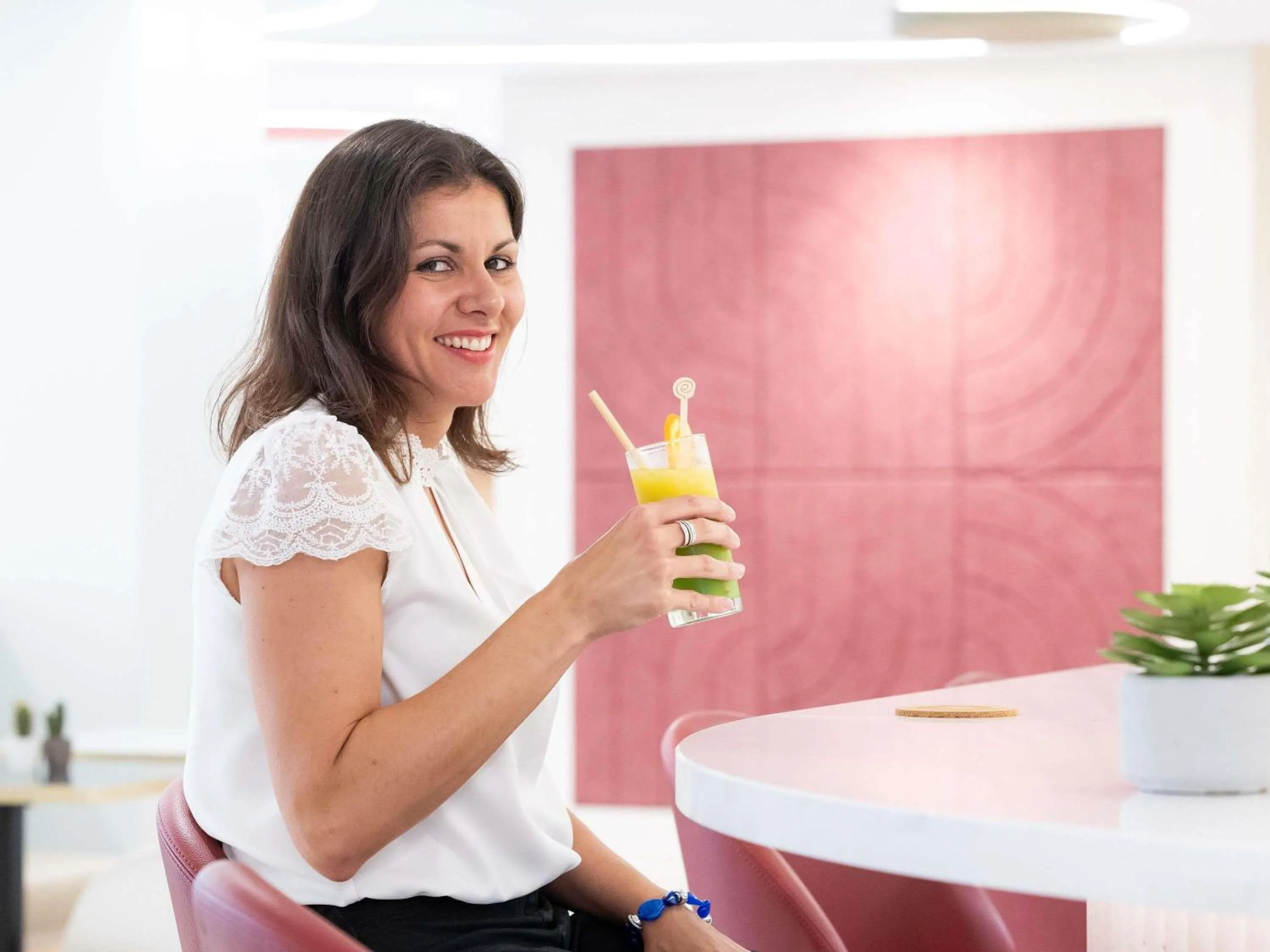 Lounge or bar in Novotel Suites Montpellier Antigone