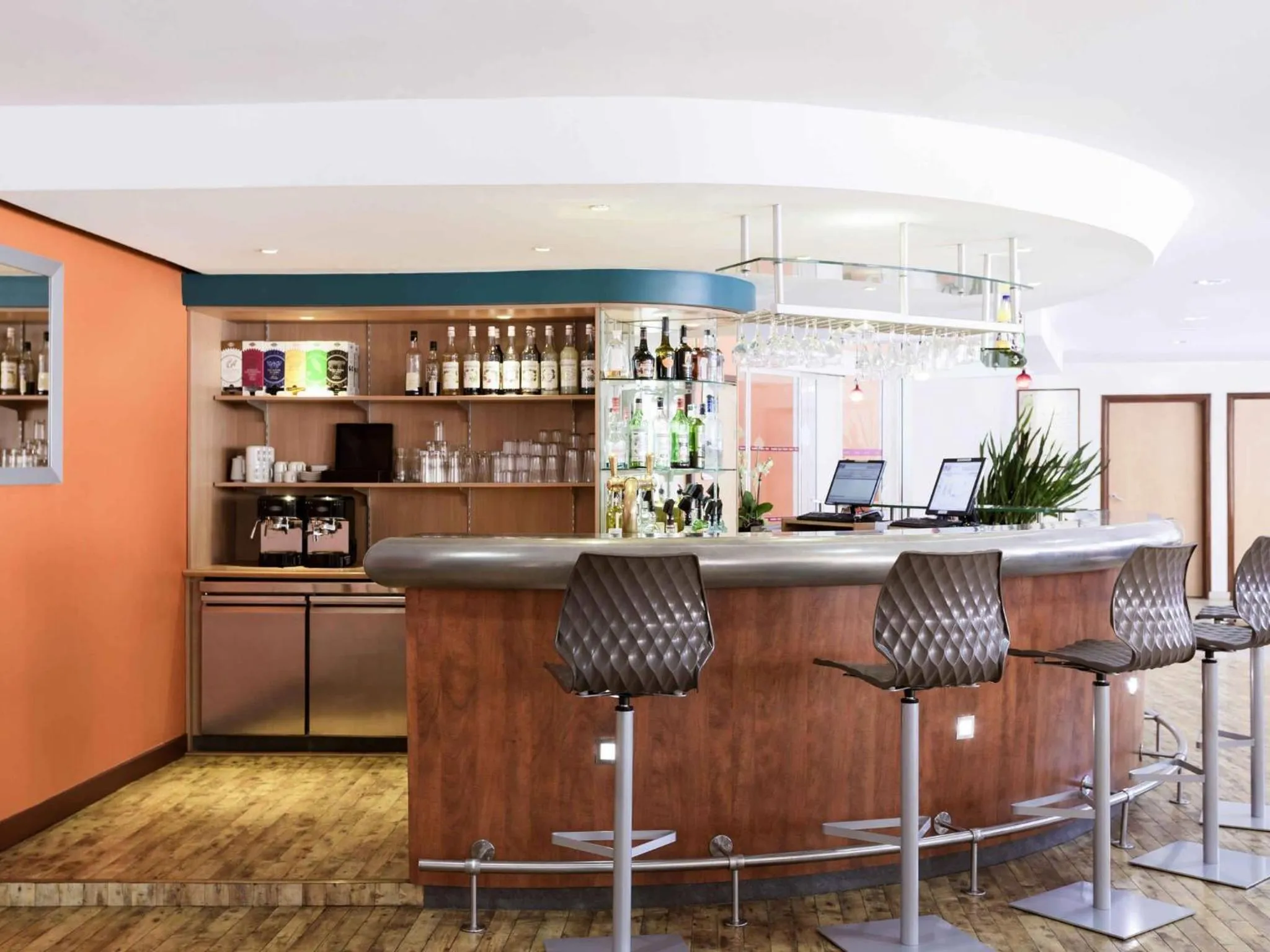 Lounge or bar in Novotel Suites Montpellier Antigone