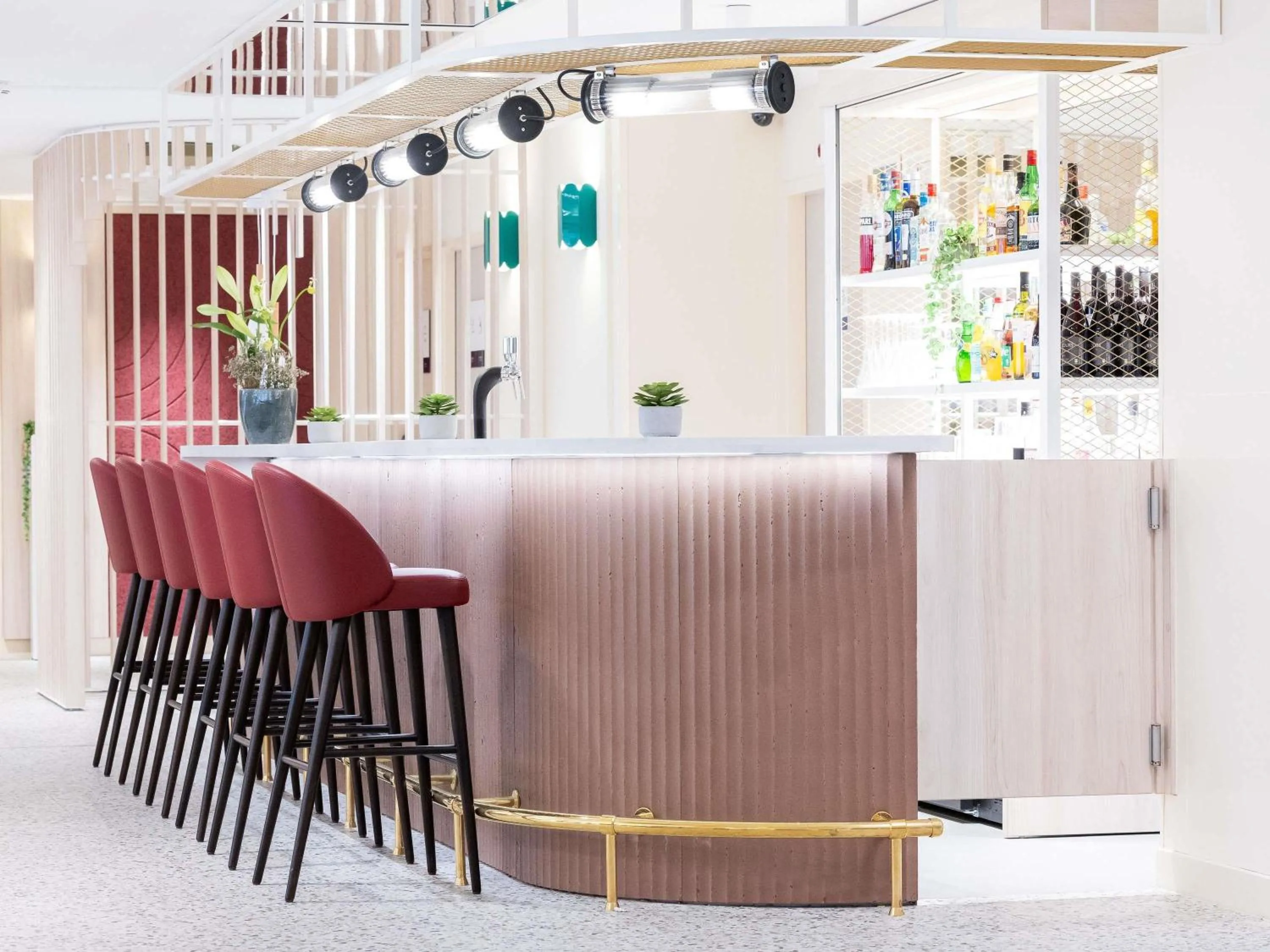 Lounge or bar in Novotel Suites Montpellier Antigone