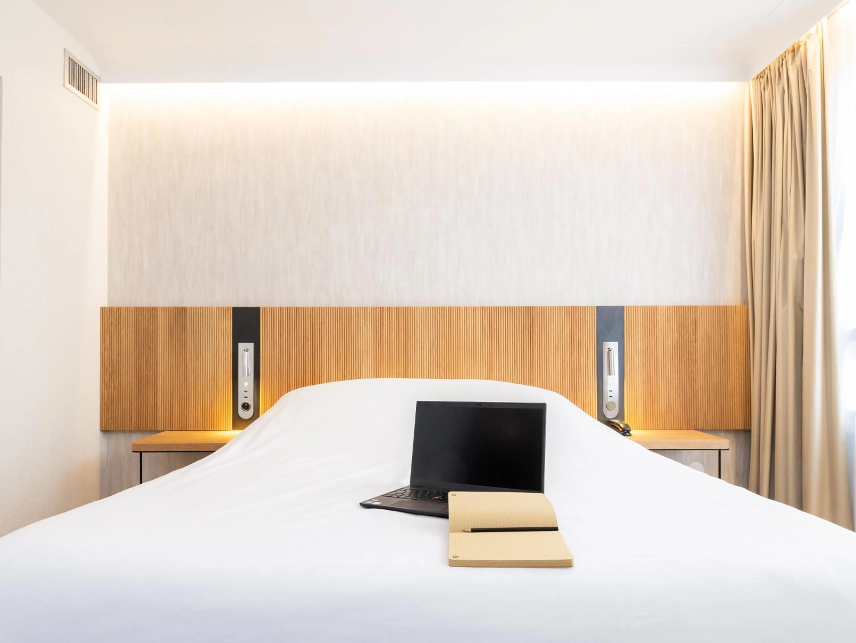 Bedroom, Bed in Novotel Suites Montpellier Antigone