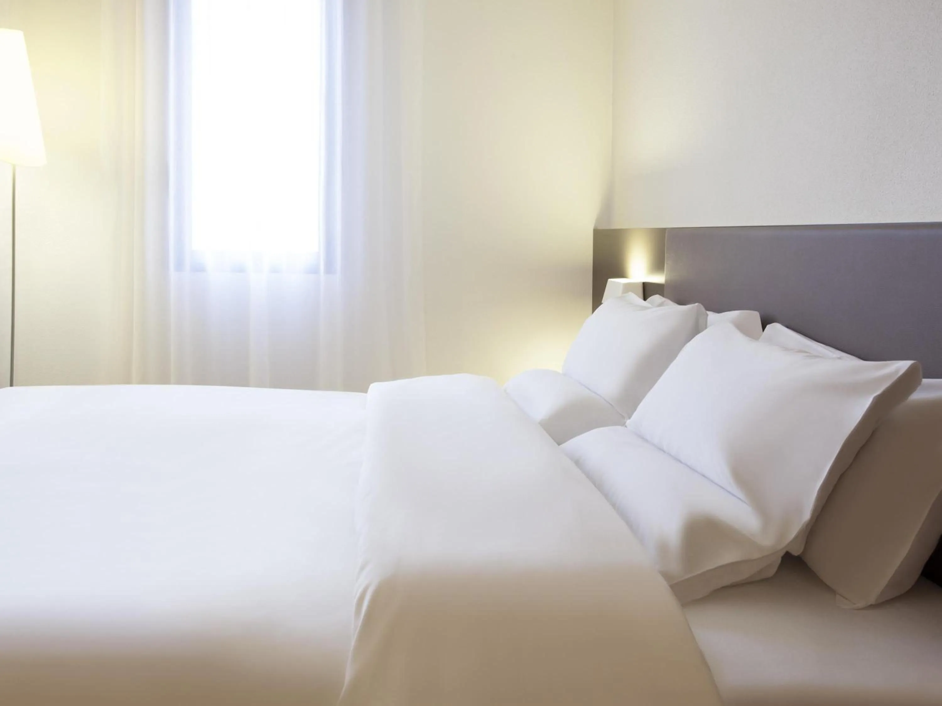 Bedroom, Bed in Novotel Suites Montpellier Antigone