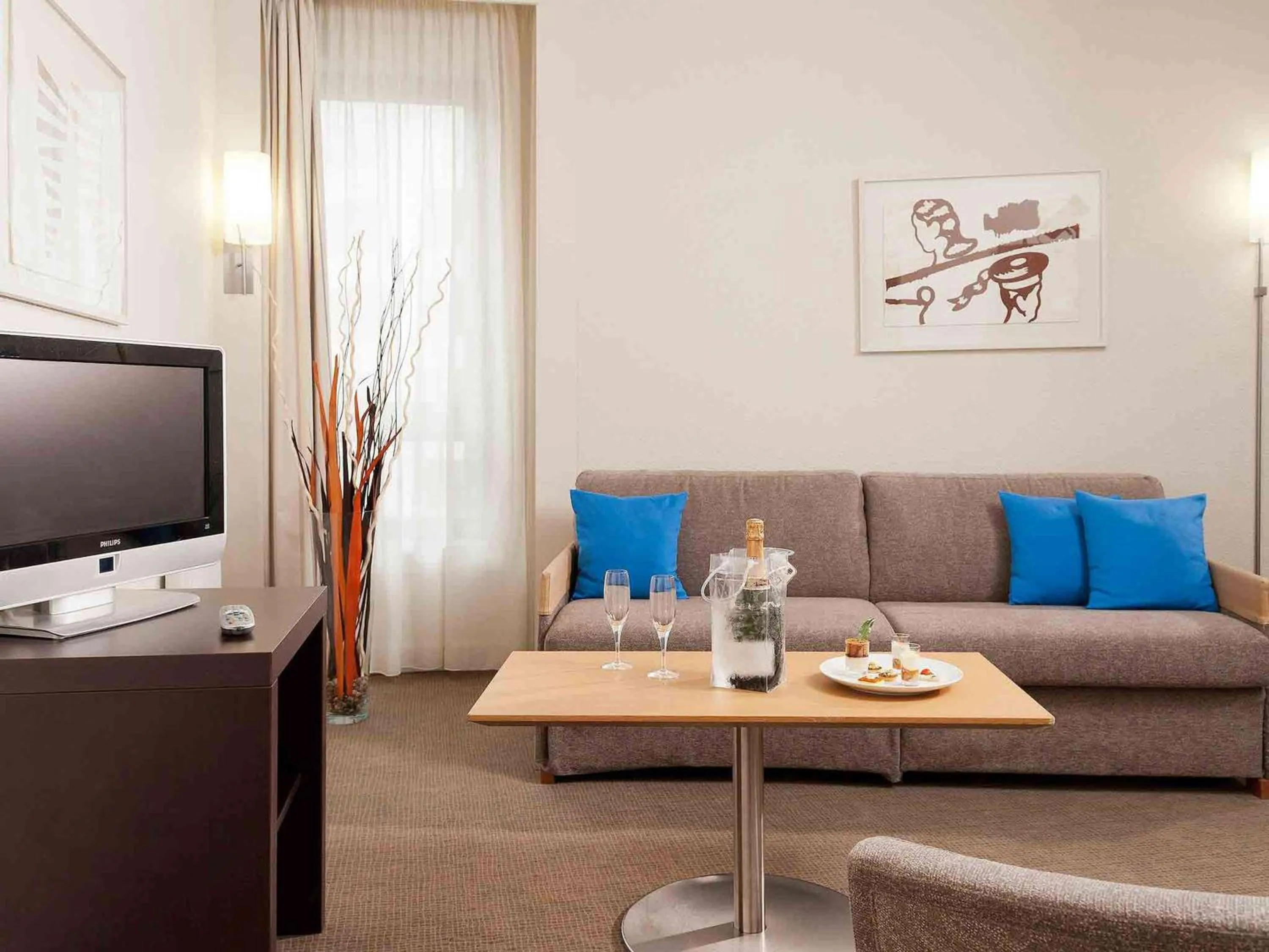 Bedroom in Novotel Paris Rueil Malmaison