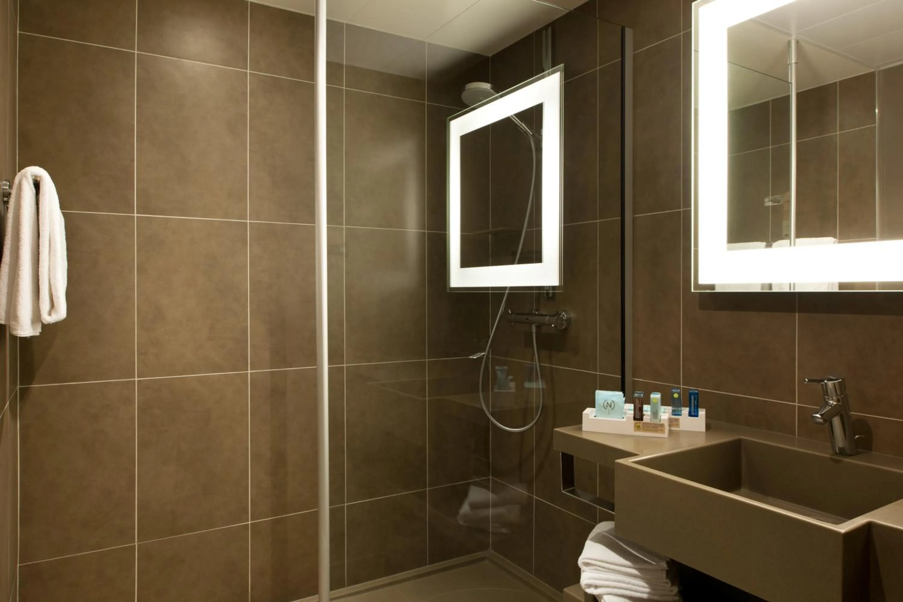 Shower in Novotel Paris Rueil Malmaison