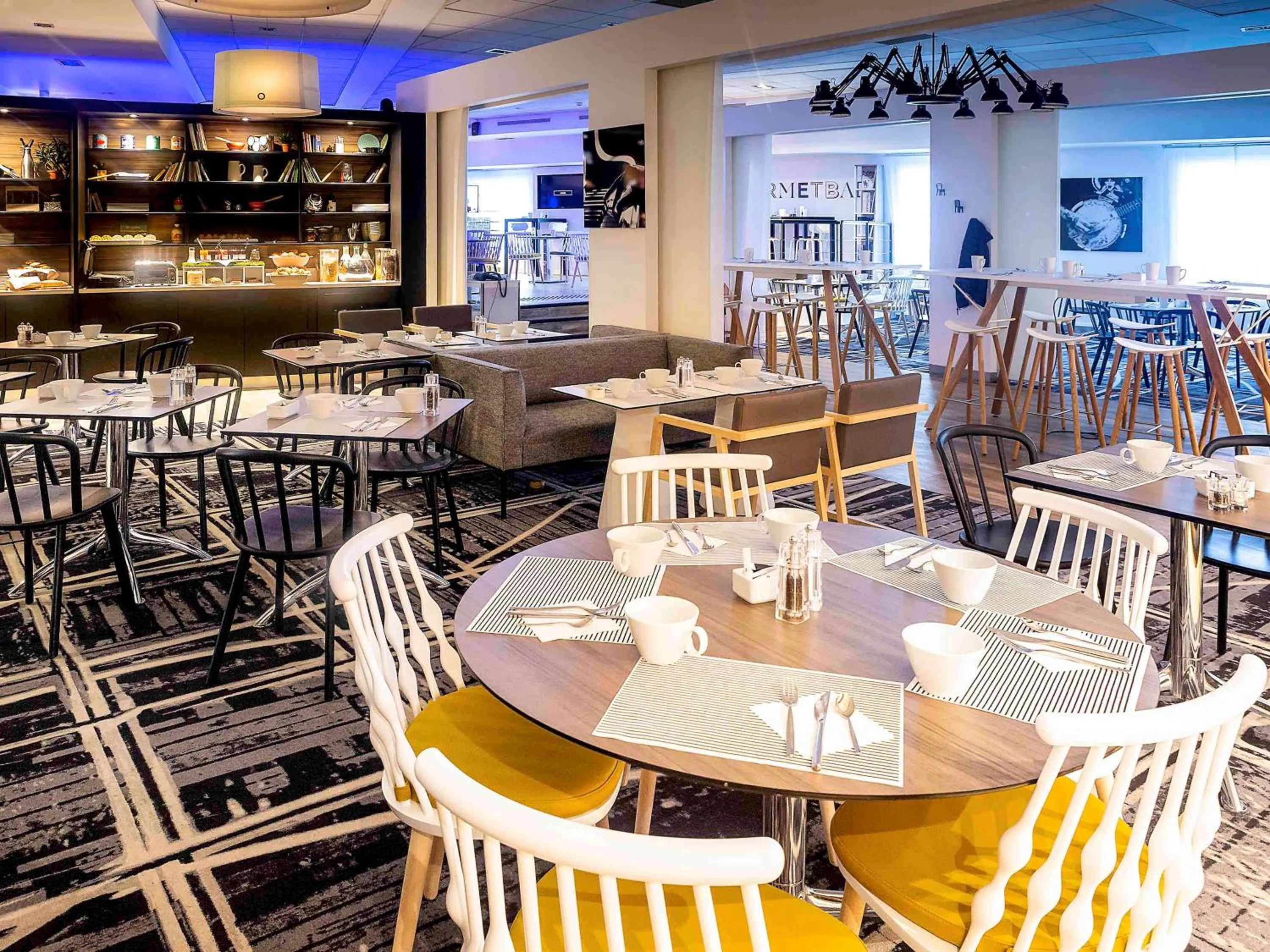 Restaurant/places to eat in Novotel Paris Rueil Malmaison