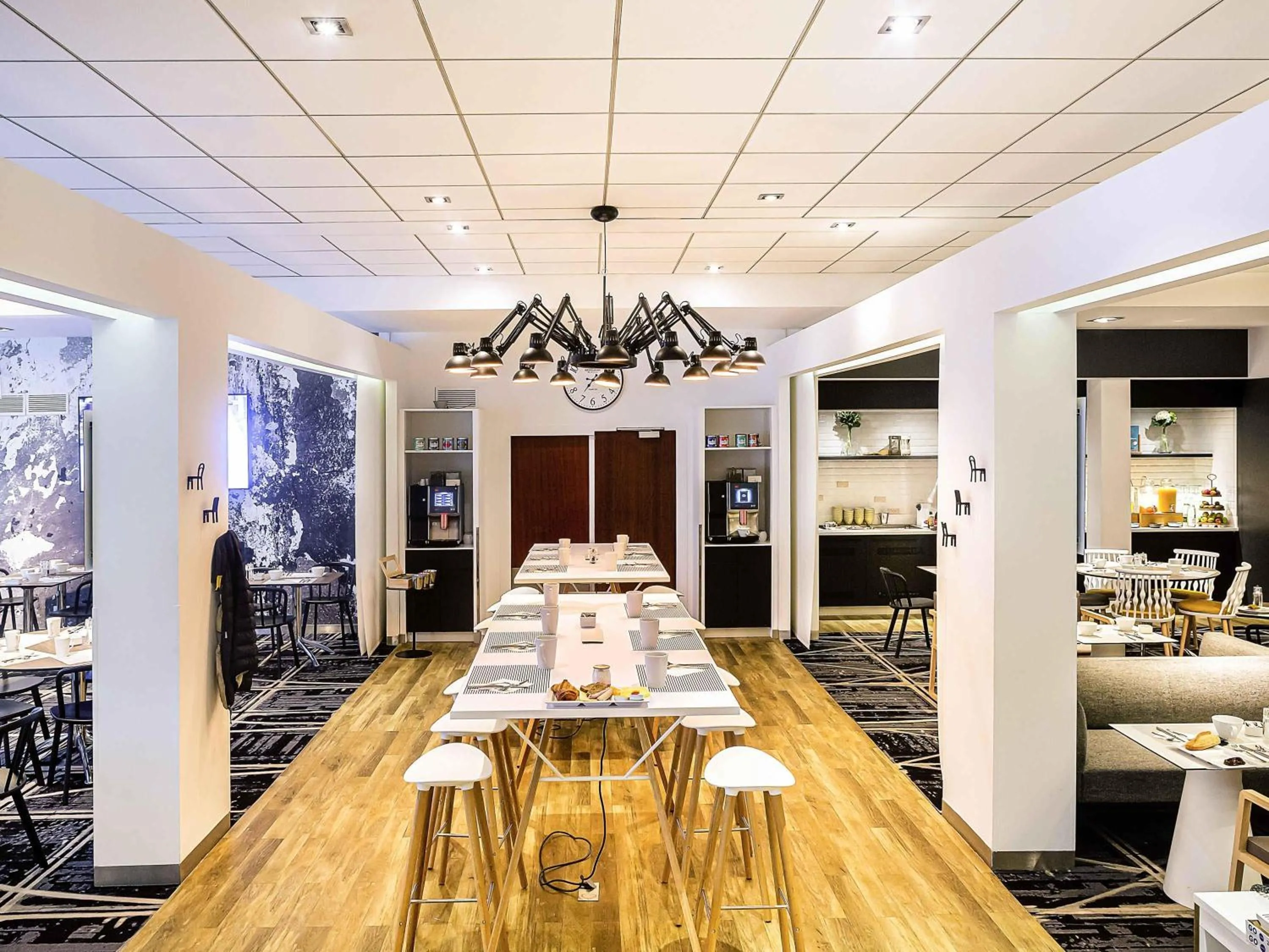 Restaurant/places to eat in Novotel Paris Rueil Malmaison