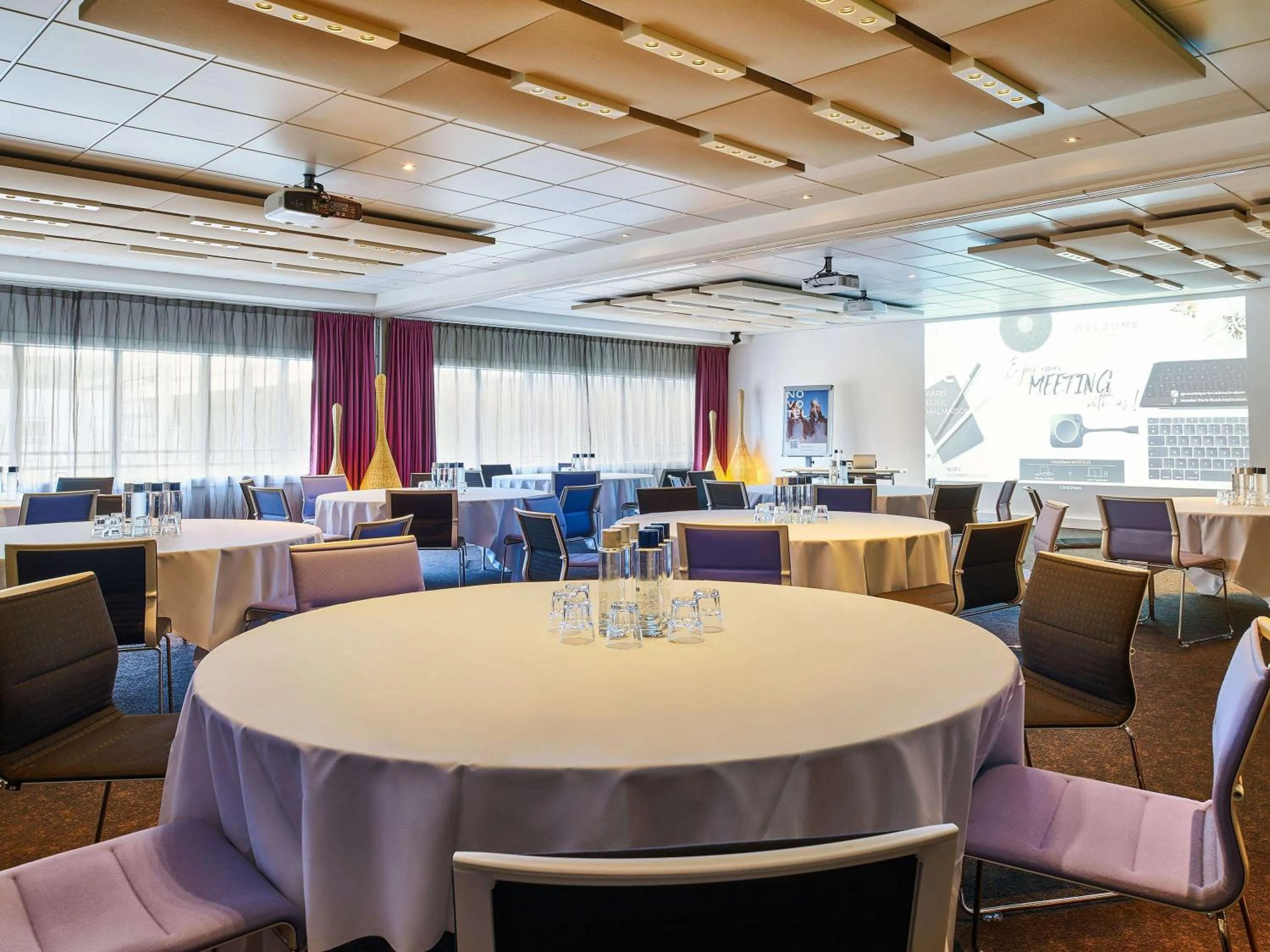 Meeting/conference room in Novotel Paris Rueil Malmaison
