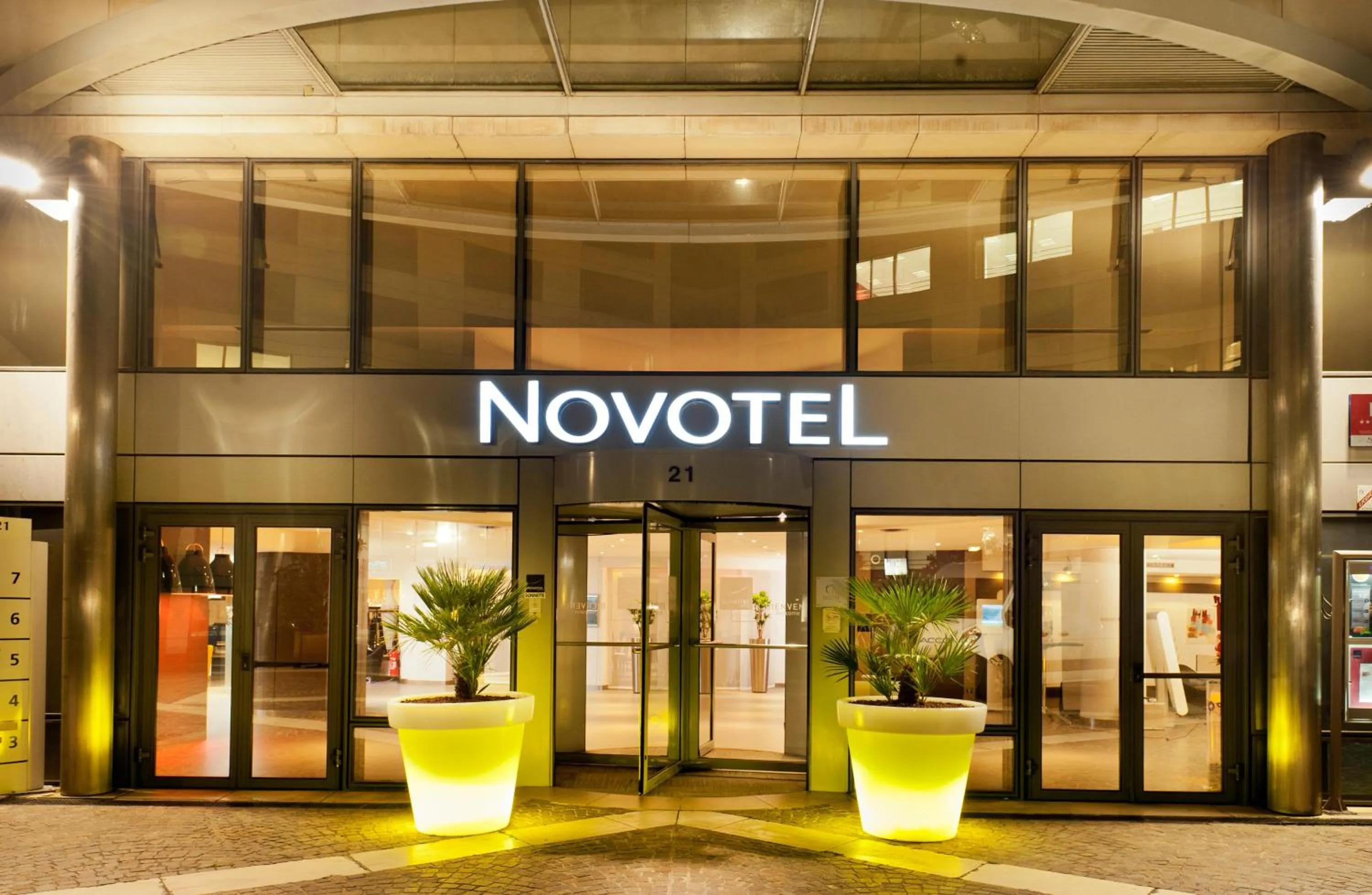 Facade/entrance in Novotel Paris Rueil Malmaison