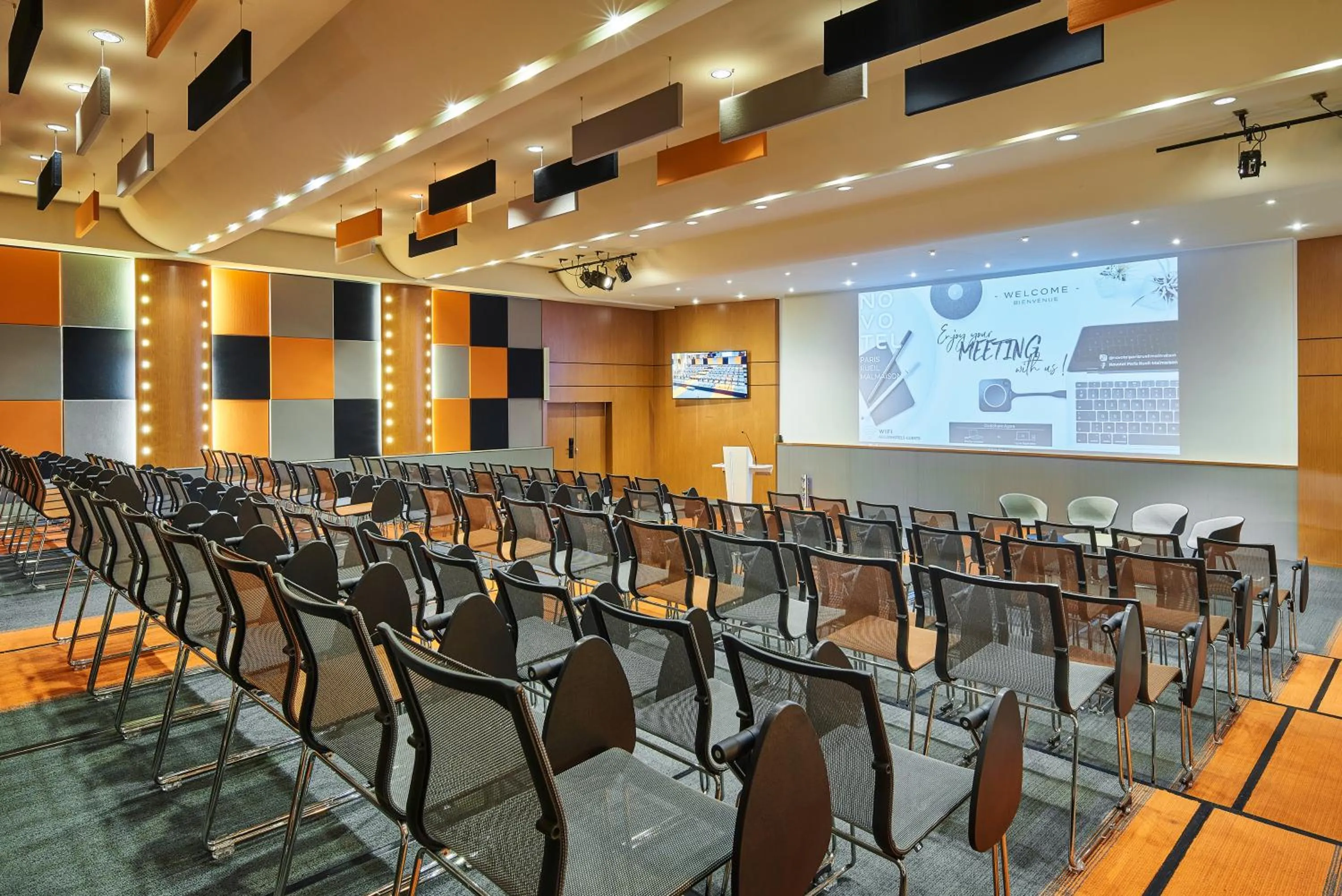 Meeting/conference room in Novotel Paris Rueil Malmaison