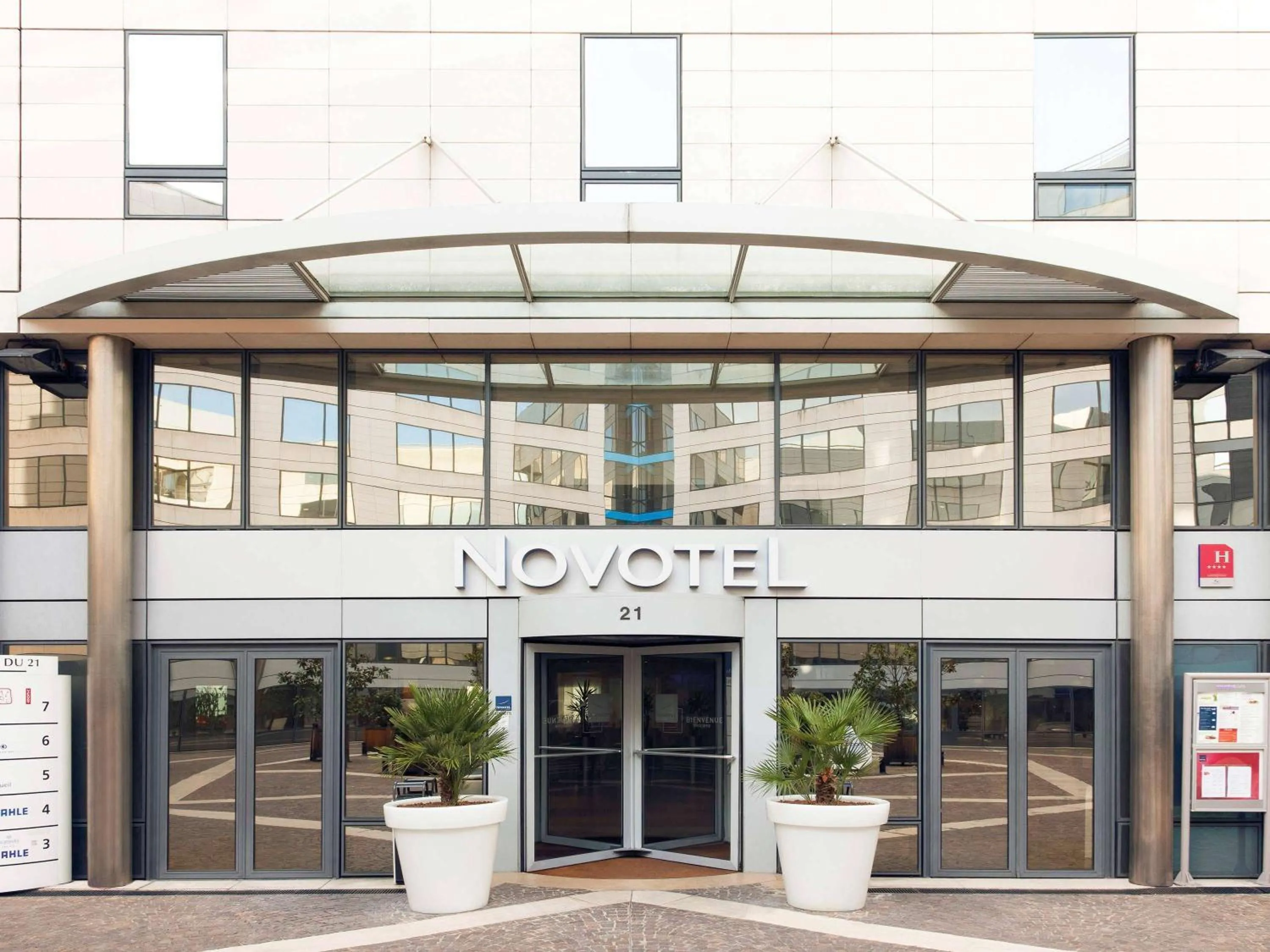 Property building in Novotel Paris Rueil Malmaison