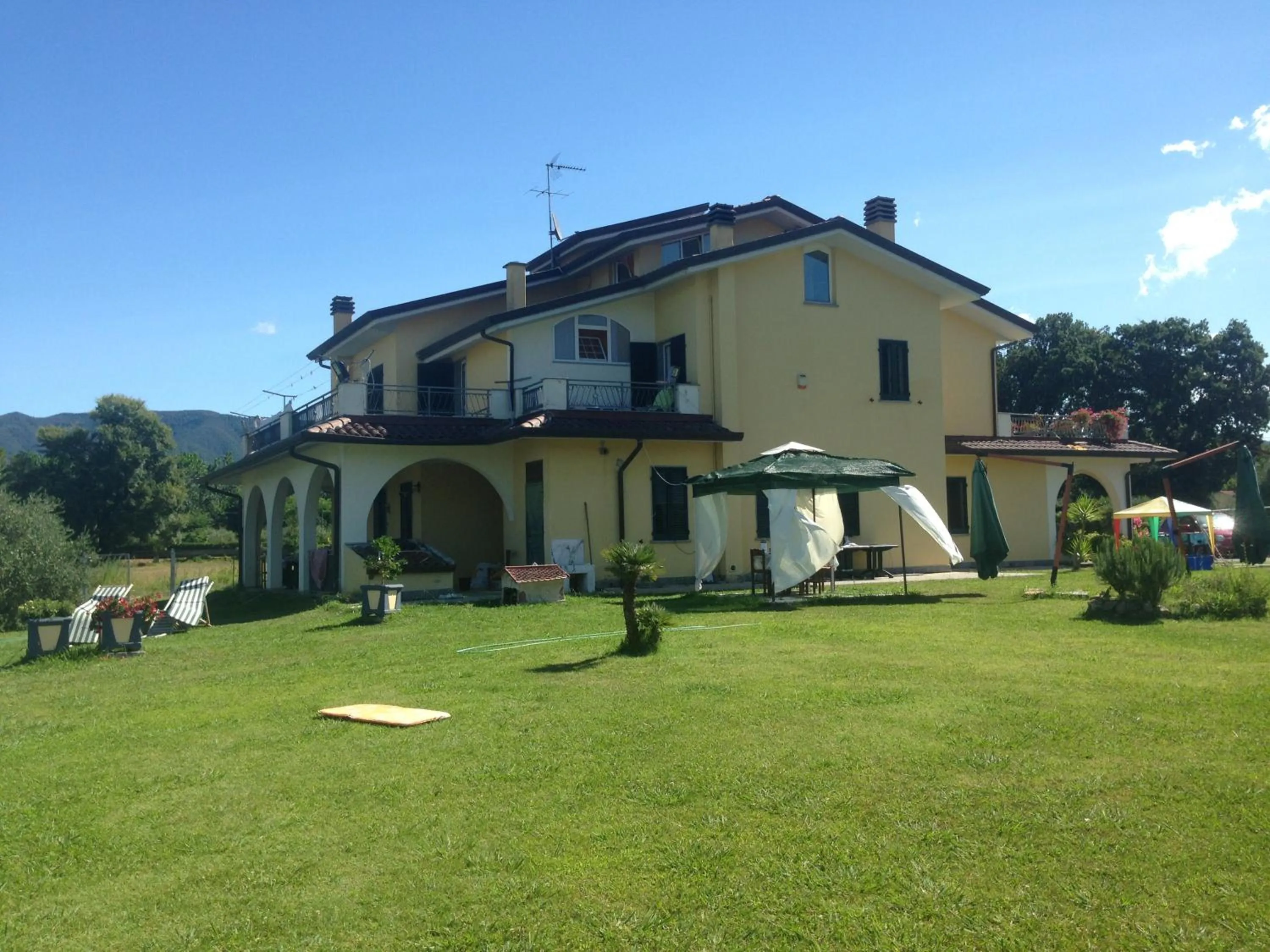Property building in Villa Naclerio