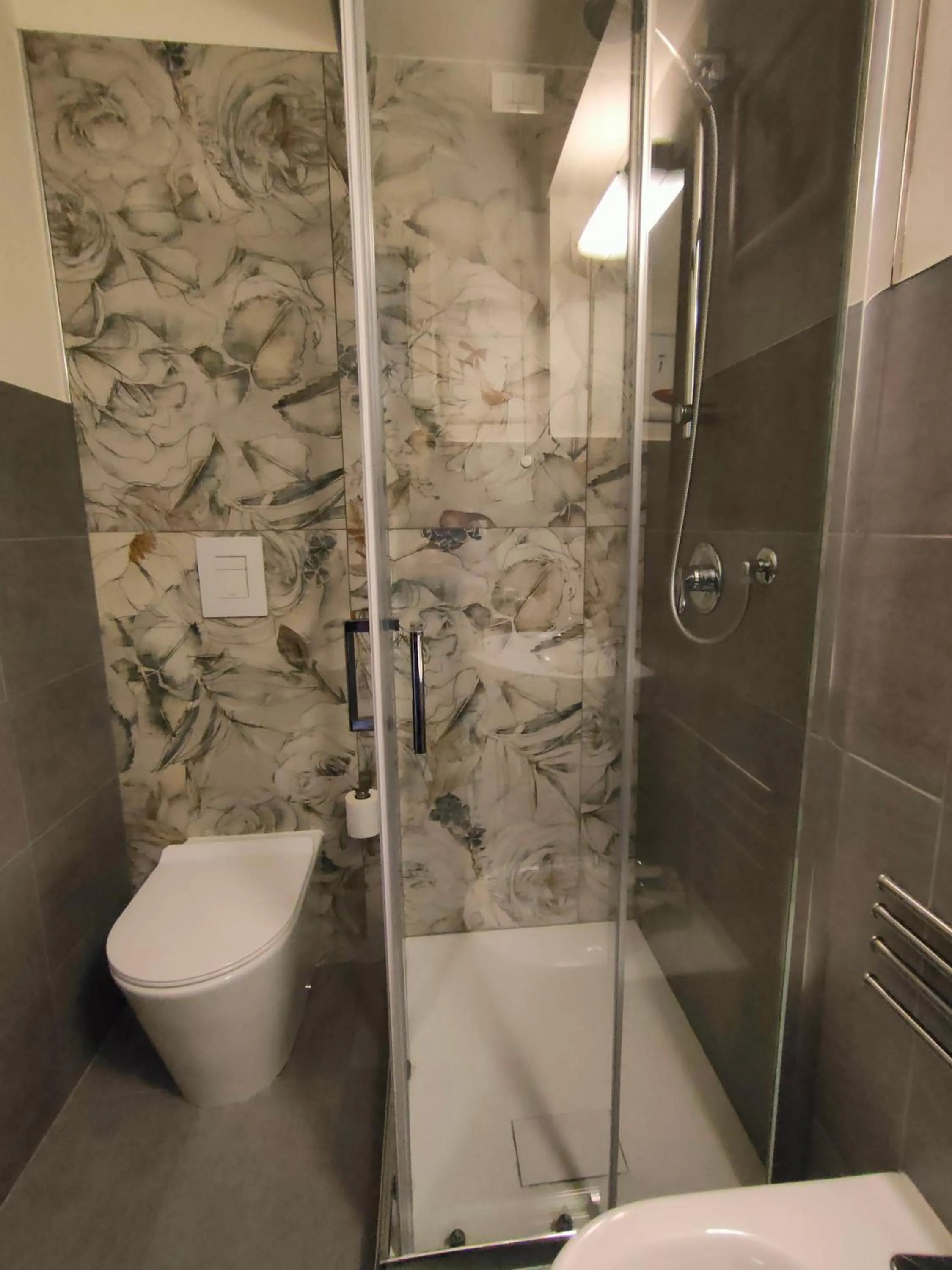 Shower in Bed&Breakfast Angela