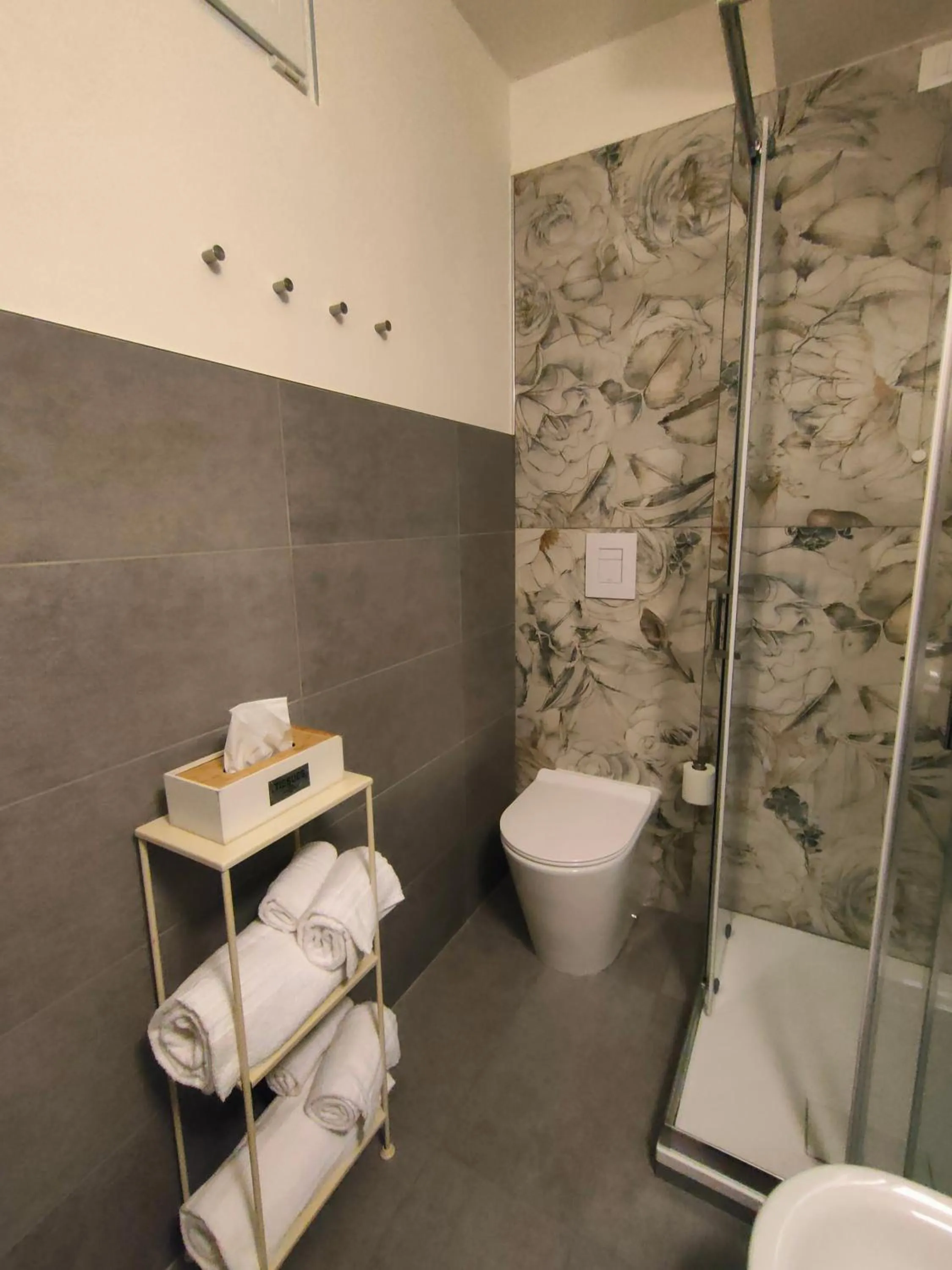 Shower in Bed&Breakfast Angela