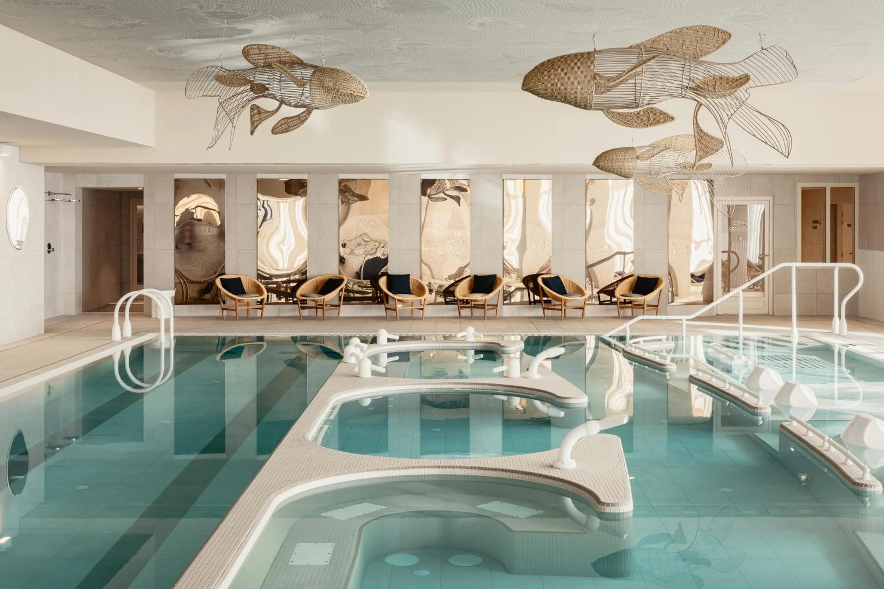 Hot Tub in Emeria Dinard Thalasso Spa