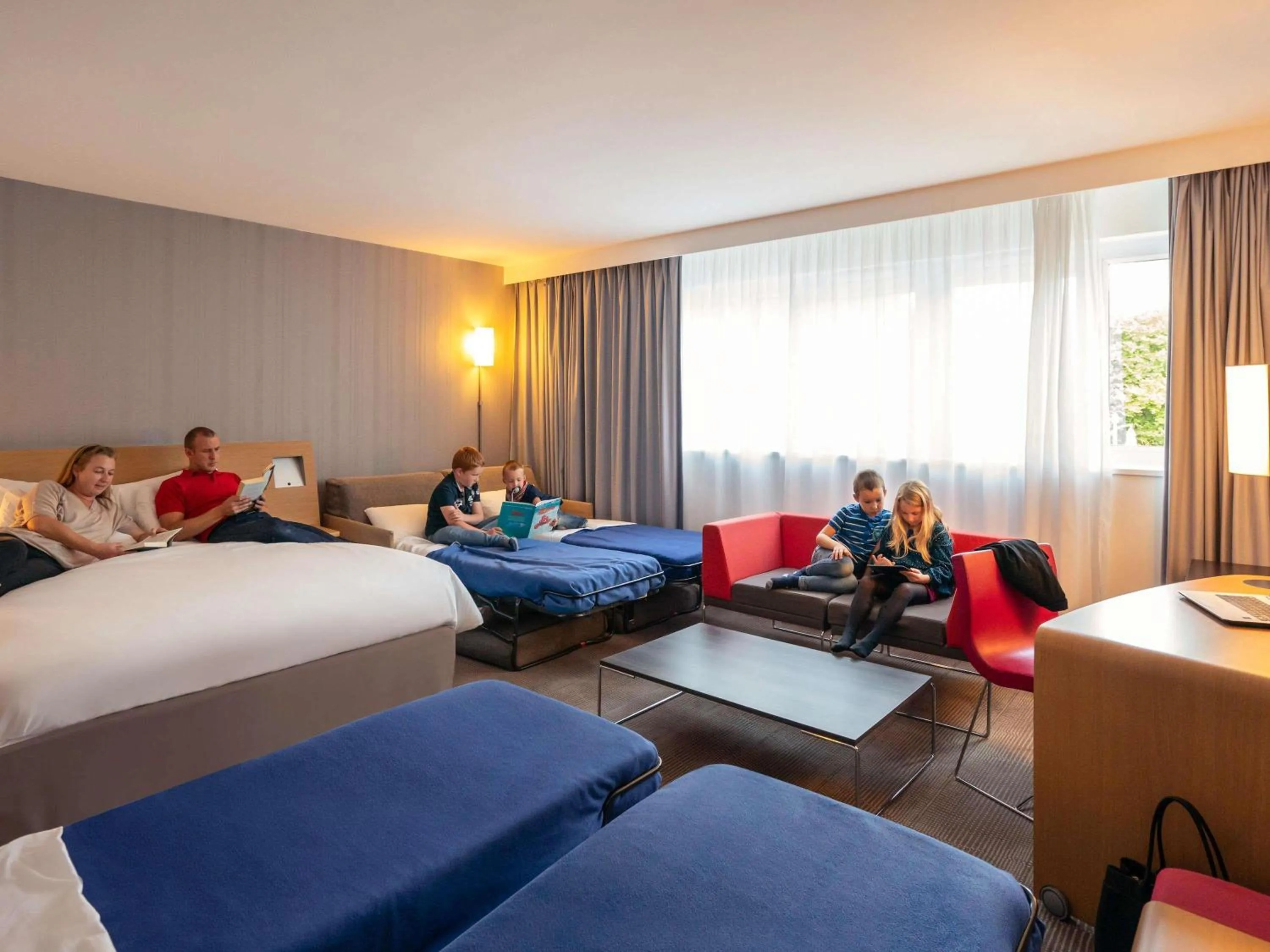 Property building, Bed in Novotel Roissy Saint Witz