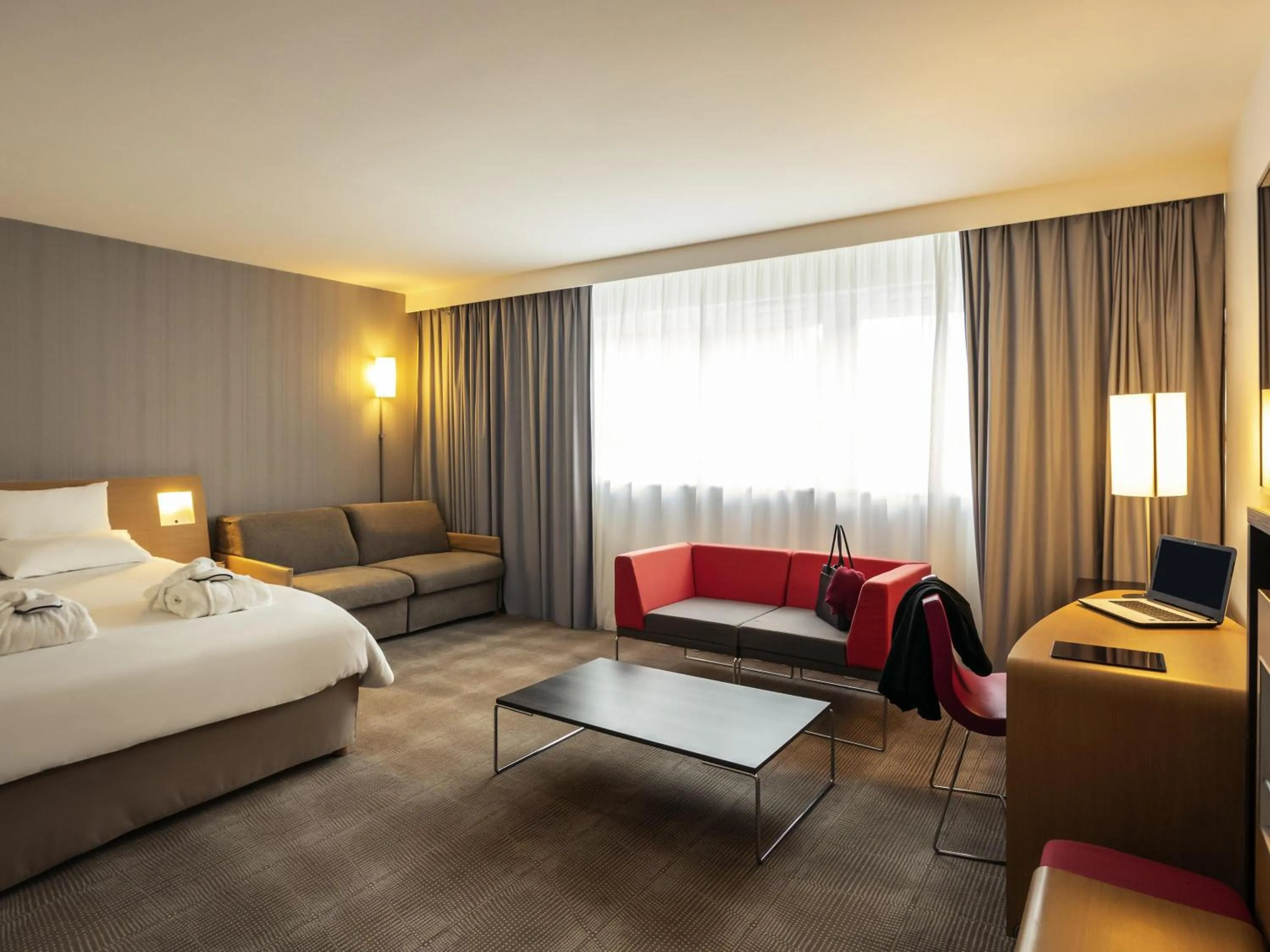 Bedroom, Bed in Novotel Roissy Saint Witz