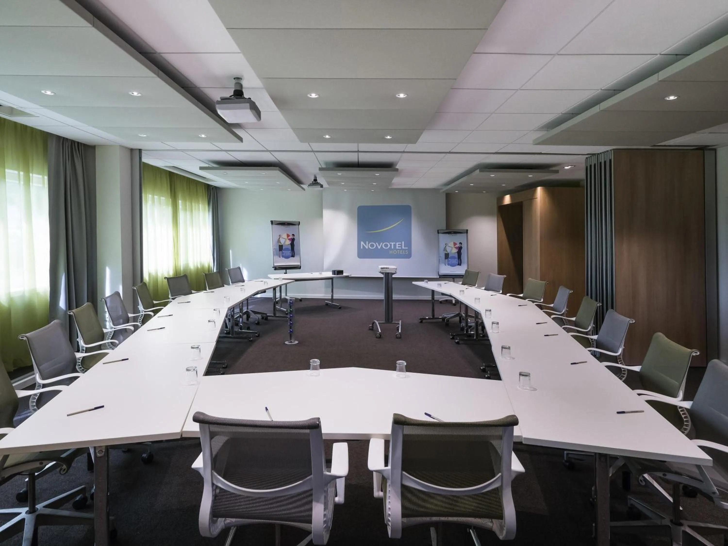 Meeting/conference room in Novotel Roissy Saint Witz