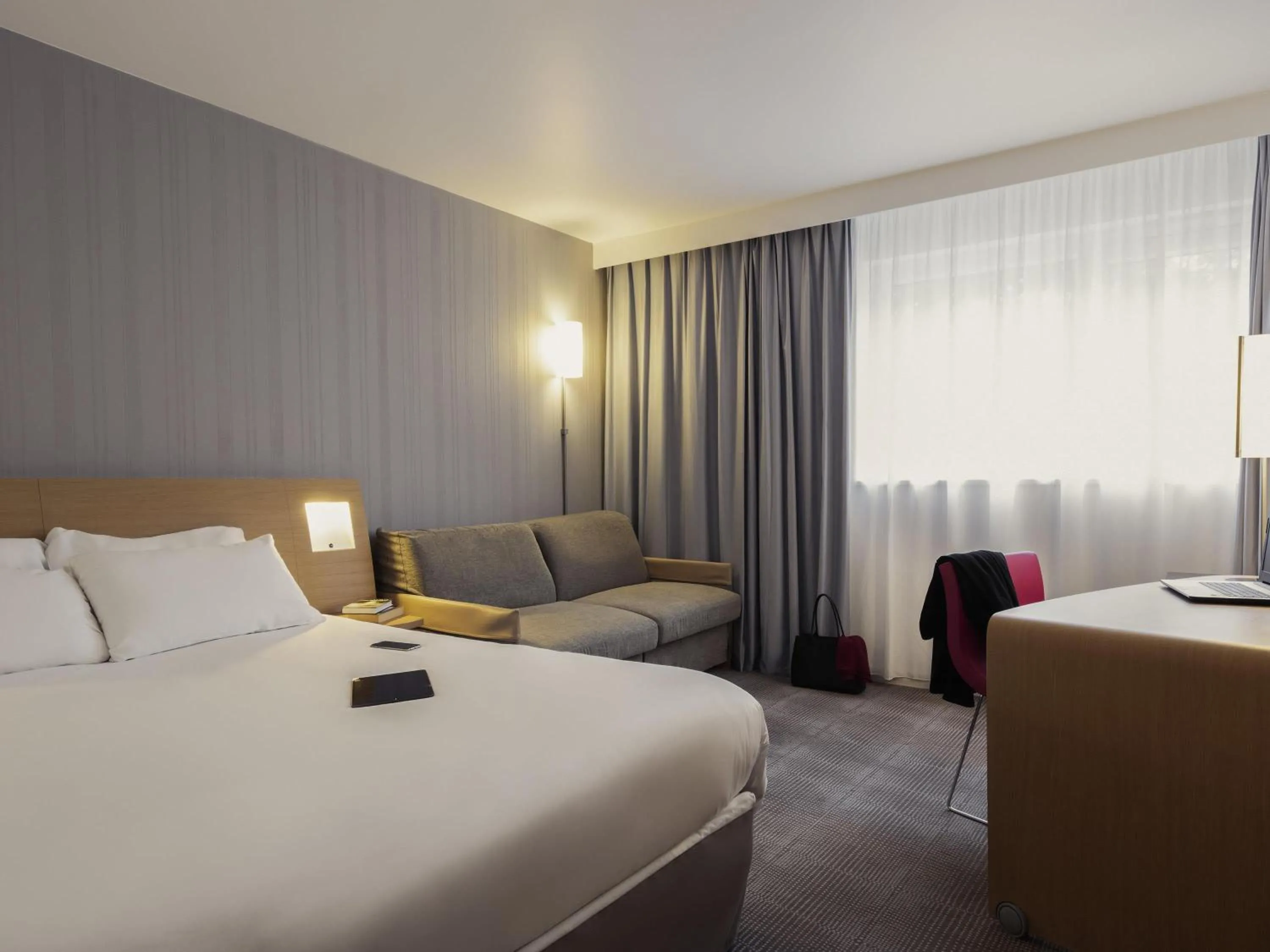 Bedroom, Bed in Novotel Roissy Saint Witz