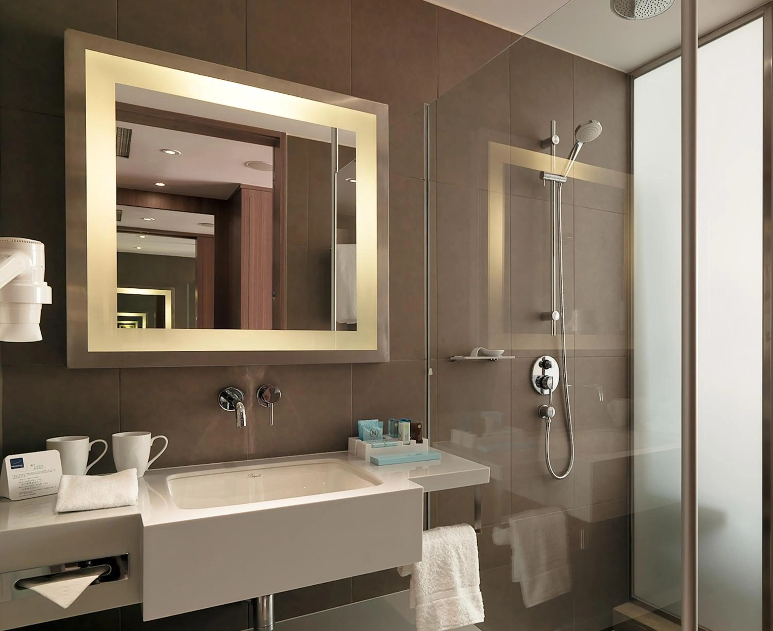 Shower in Novotel Roissy Saint Witz