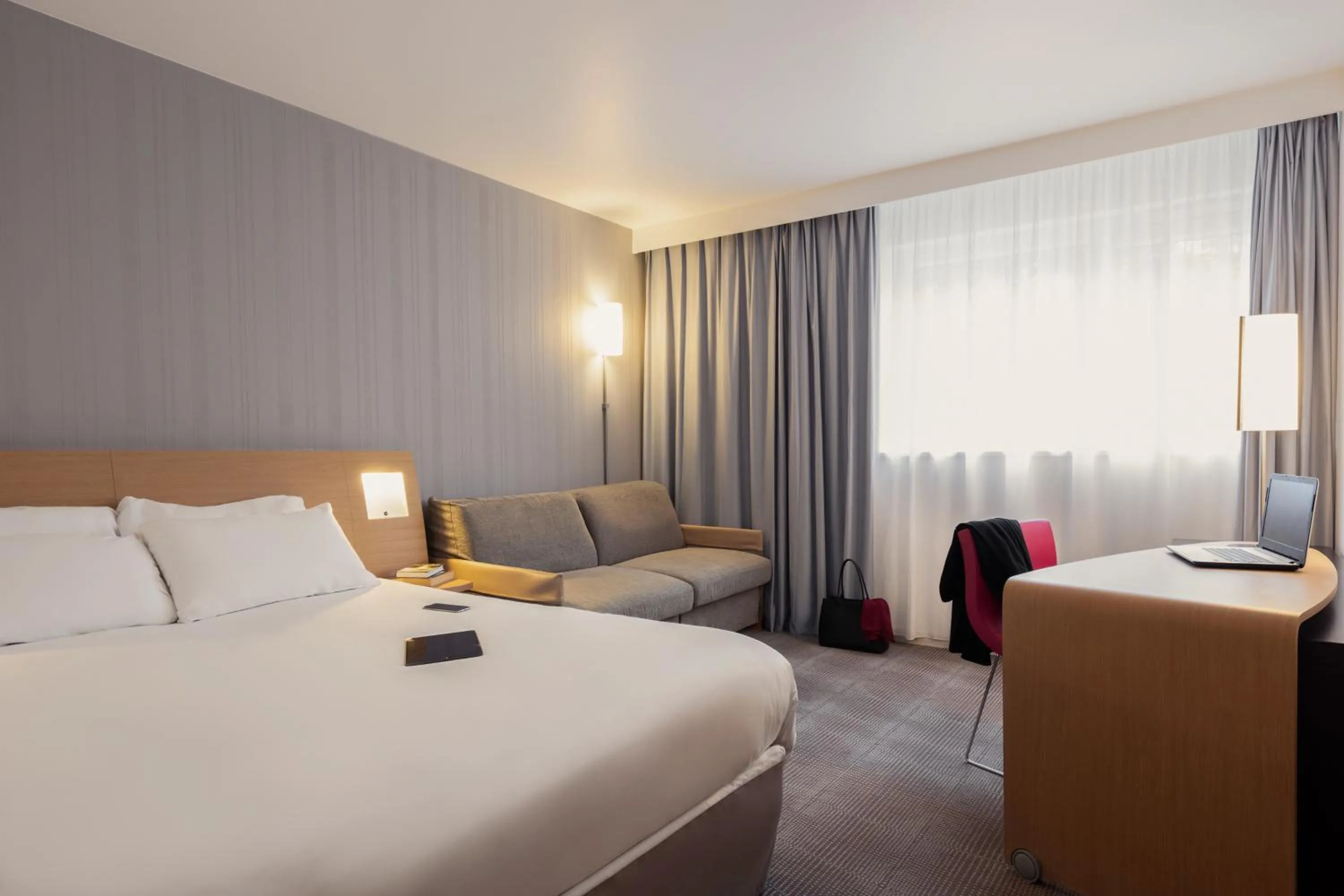 Bedroom, Bed in Novotel Roissy Saint Witz