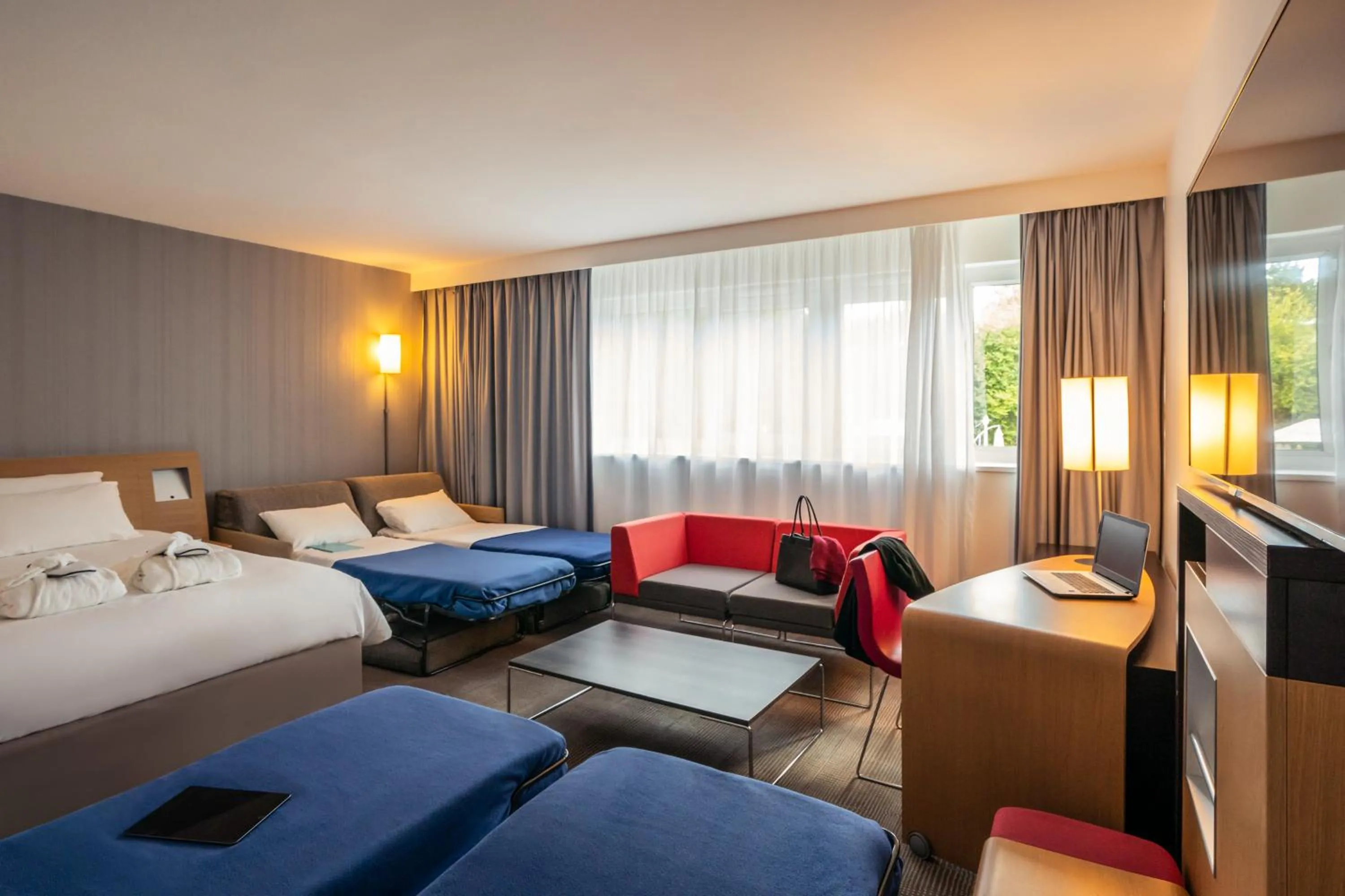 TV and multimedia, Bed in Novotel Roissy Saint Witz