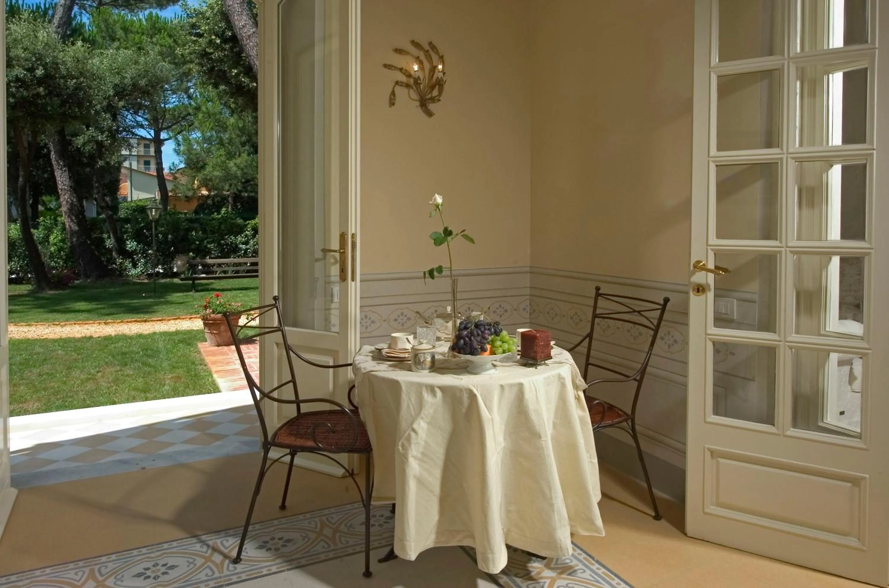 Communal lounge/ TV room in Villa Signori