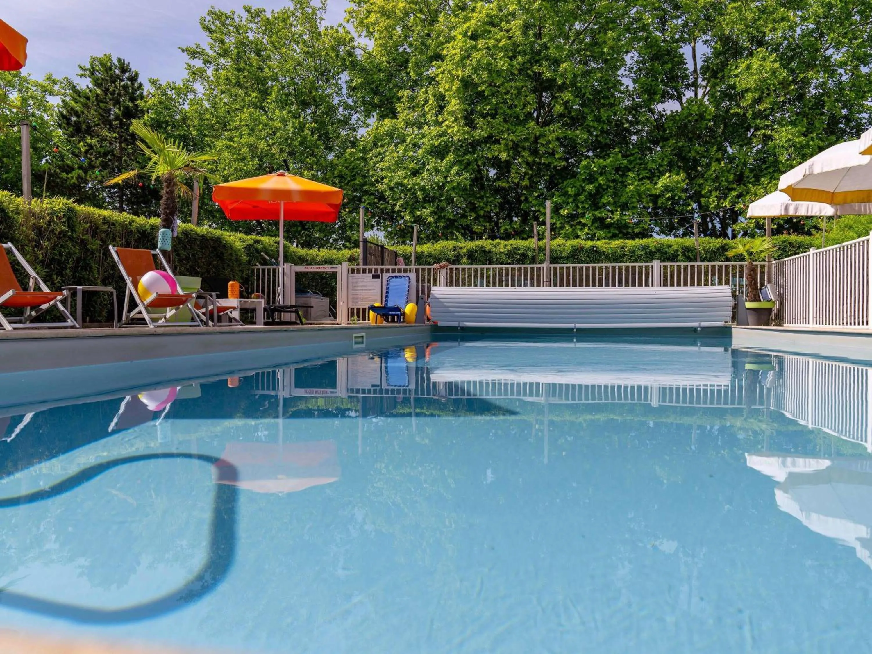 Pool view in Mercure Reims Parc Des Expositions