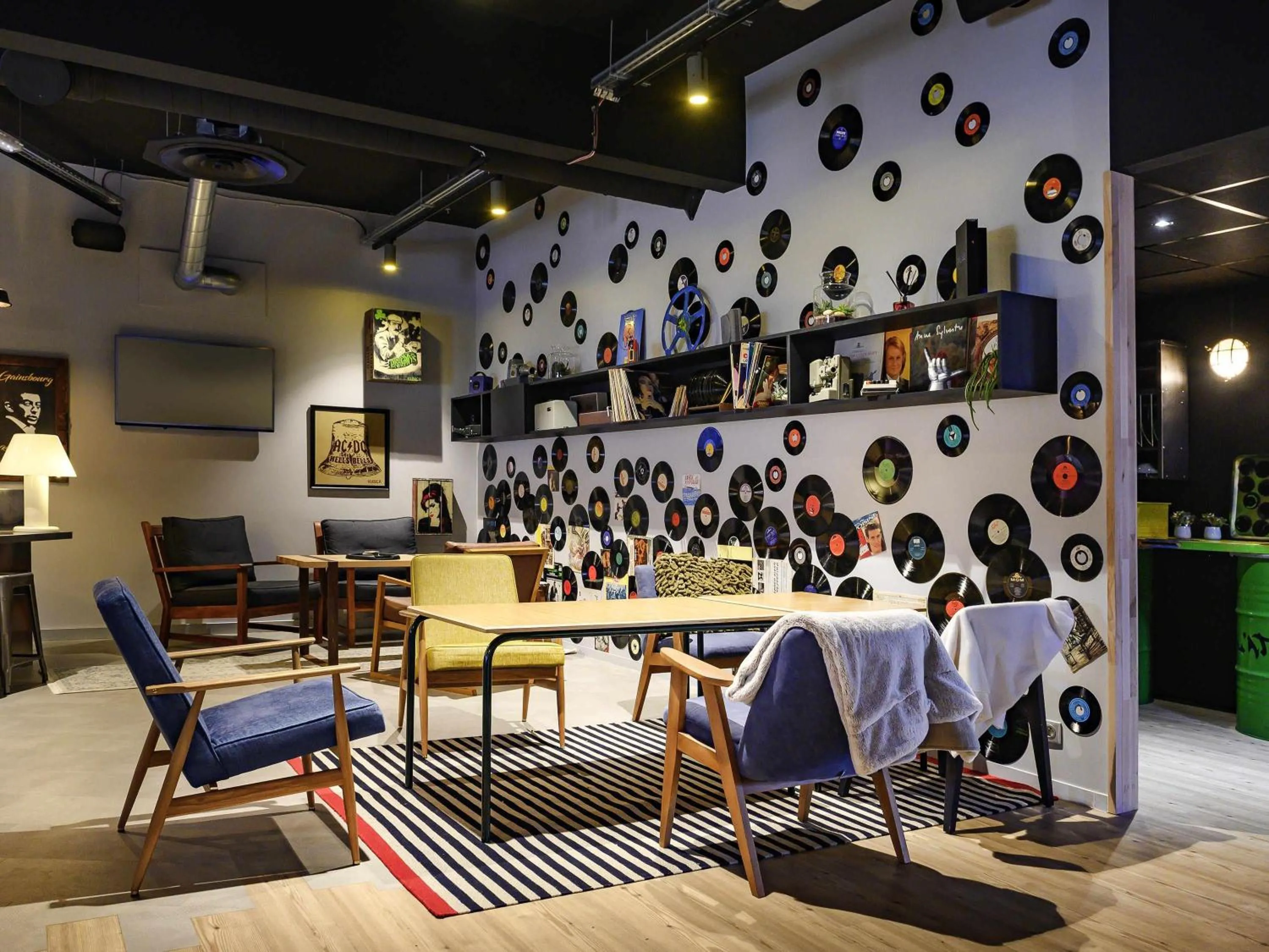 Lounge or bar in Mercure Reims Parc Des Expositions