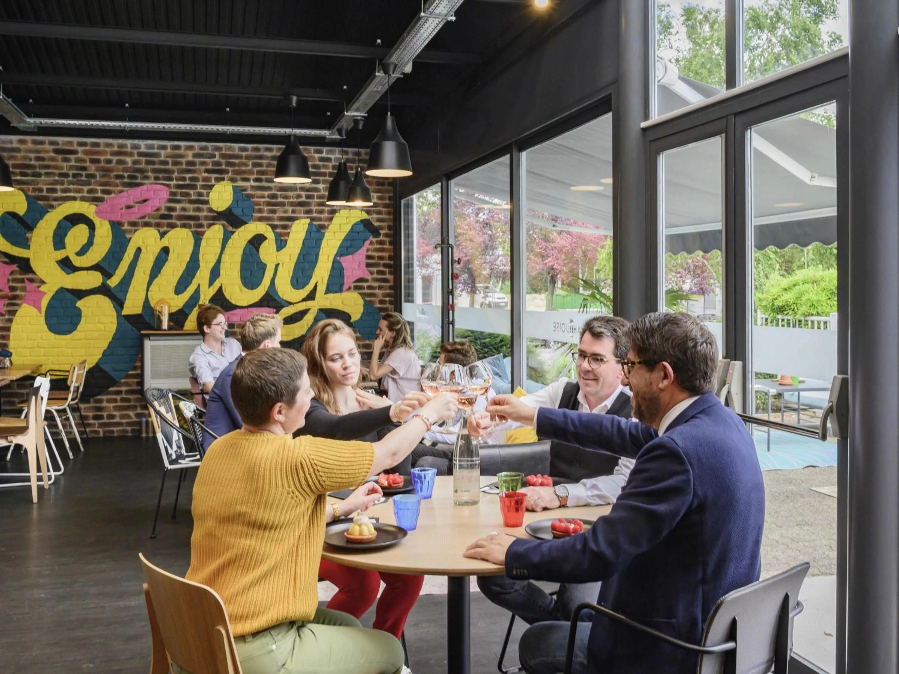 Restaurant/places to eat in Mercure Reims Parc Des Expositions