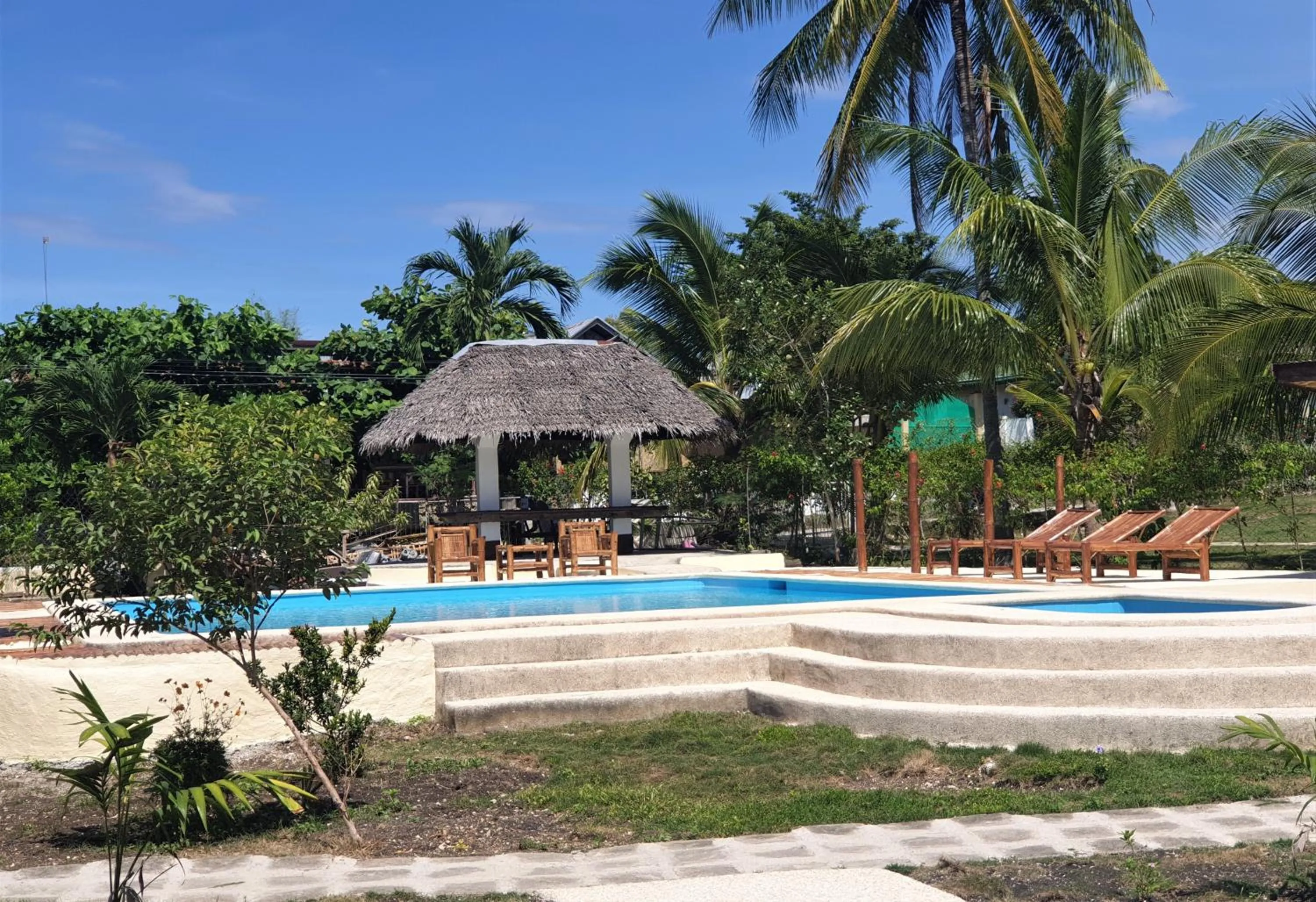 Swimming pool in Native House Resort powered by Cocotel