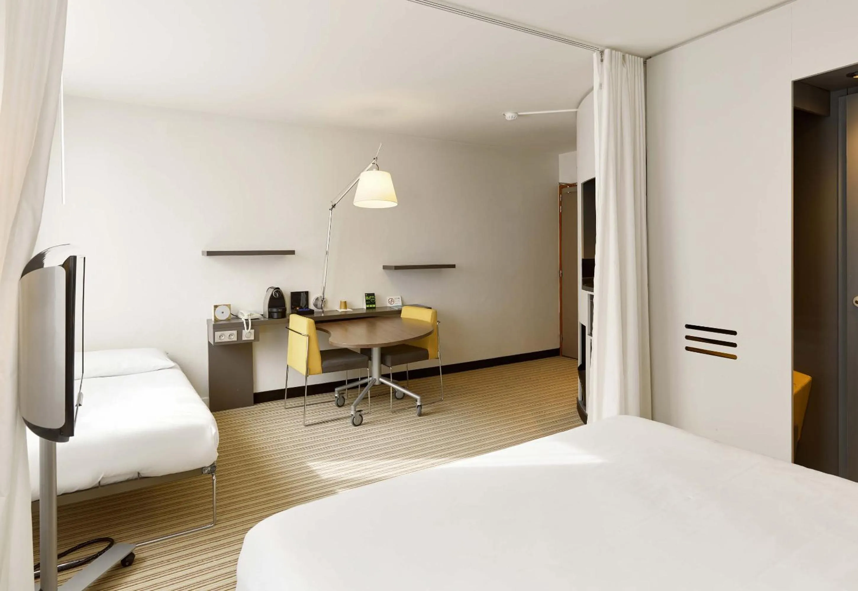 Bedroom, Bed in B&B HOTEL Rueil-Malmaison Gare