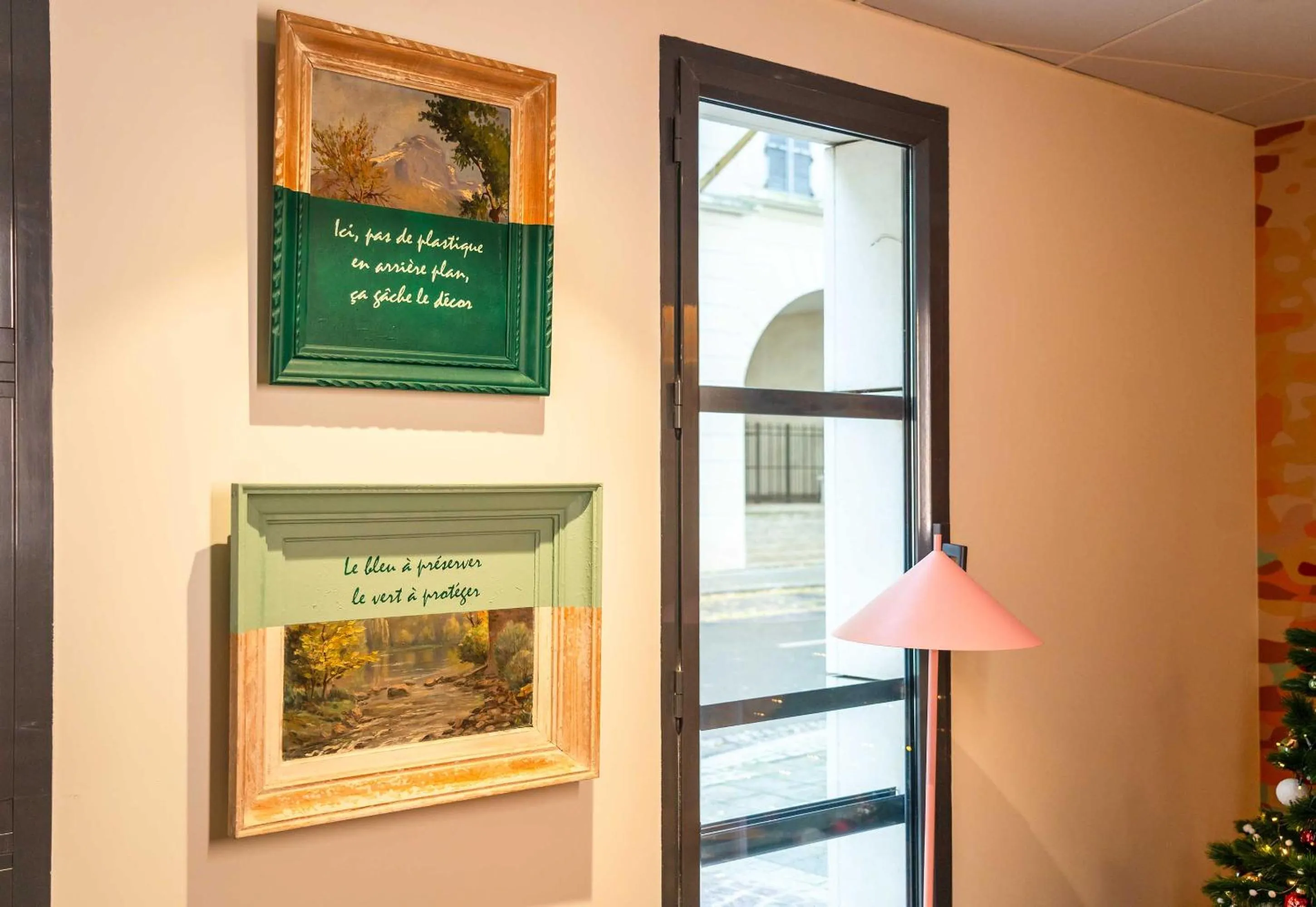 Decorative detail in B&B HOME Rueil-Malmaison Gare