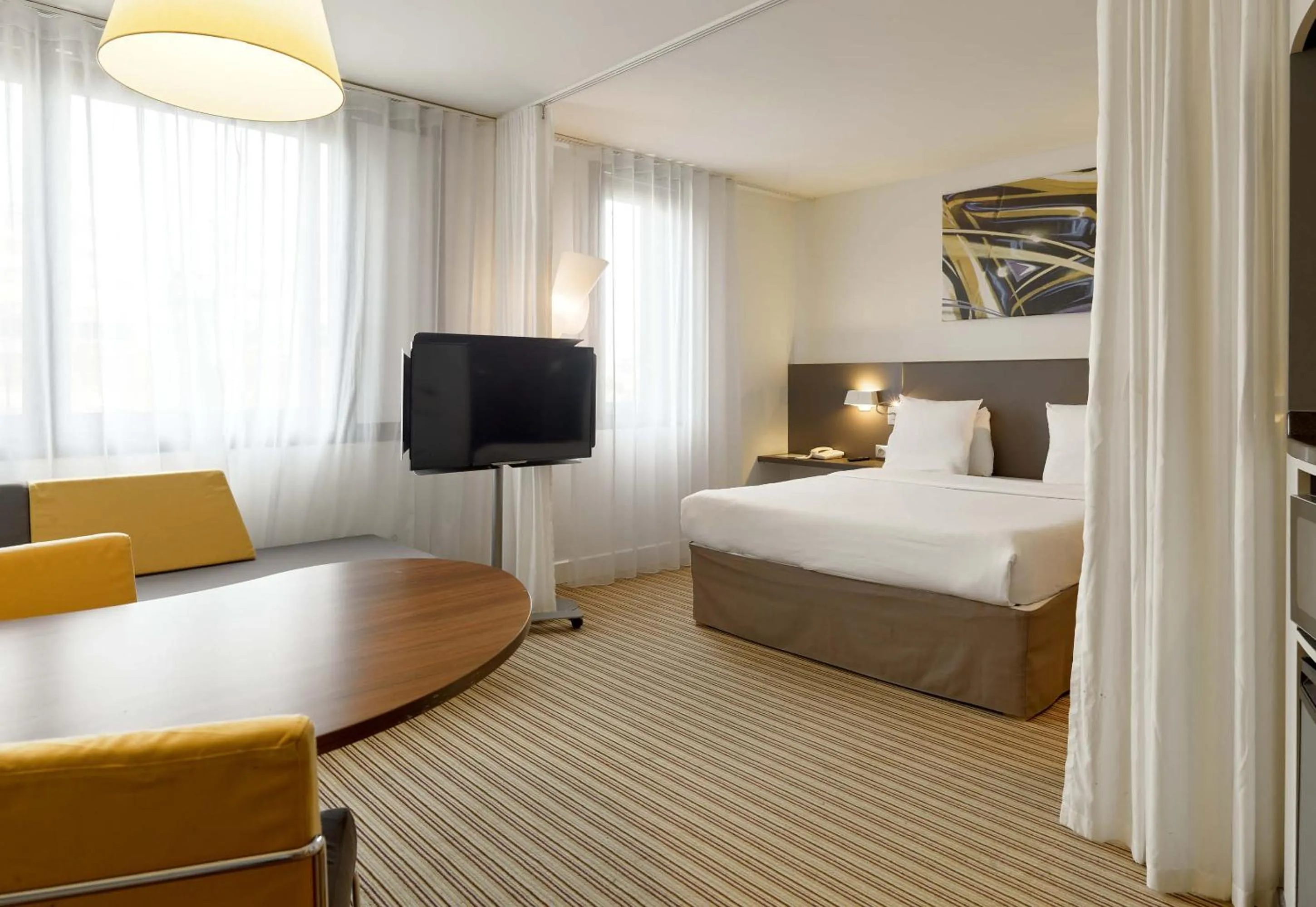 Bedroom, Bed in B&B HOTEL Rueil-Malmaison Gare