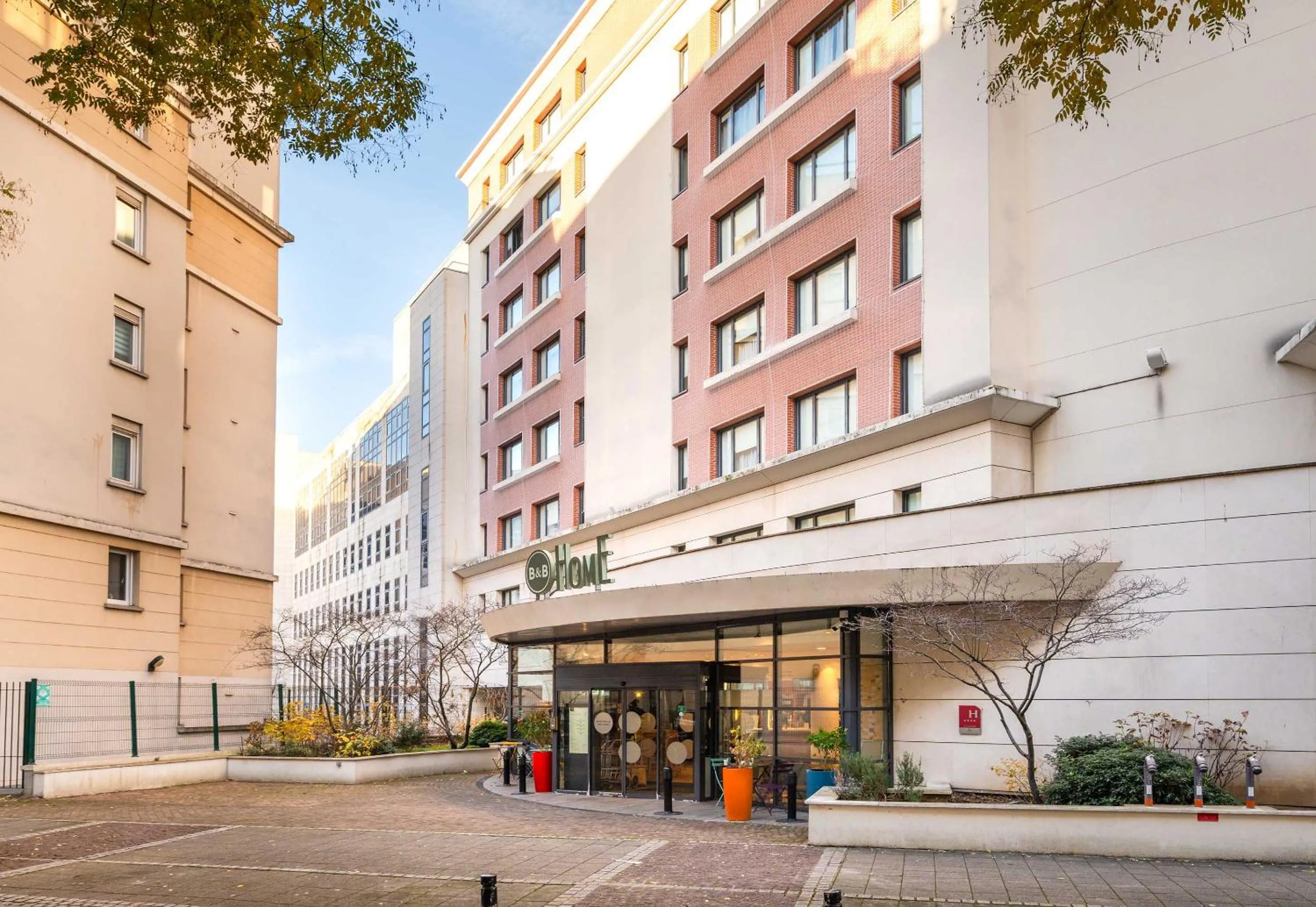Property building in B&B HOME Rueil-Malmaison Gare
