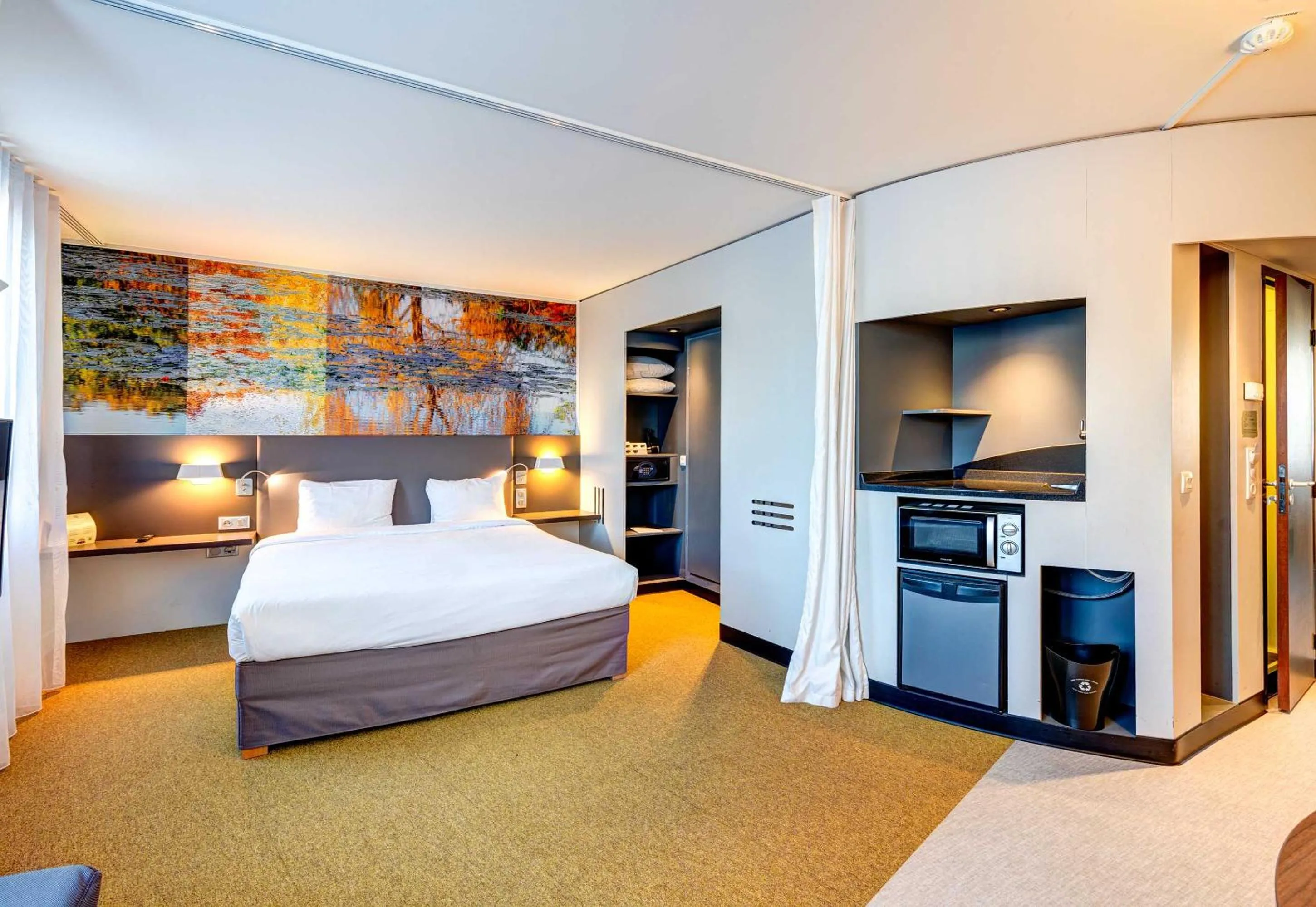 Photo of the whole room, Bed in B&B HOME Rueil-Malmaison Gare