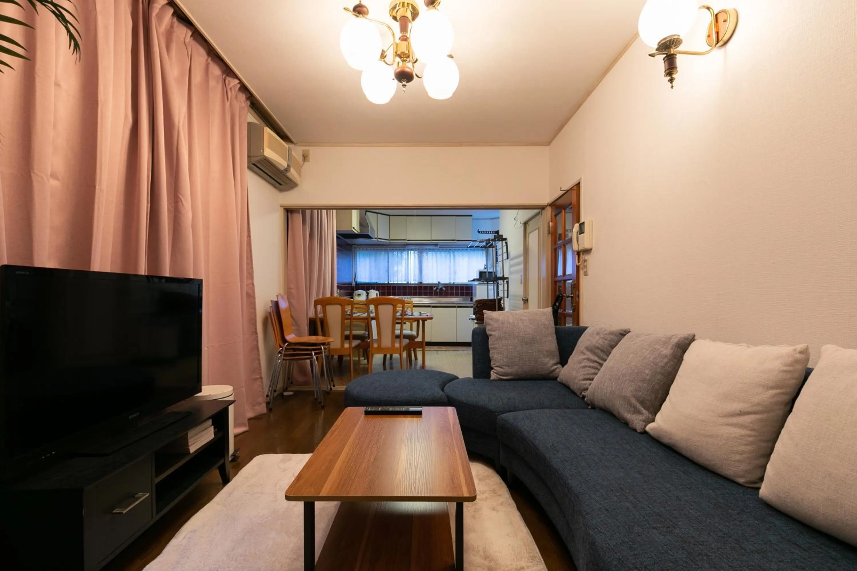 Living room in Shinjuku Japanese-style two storey house