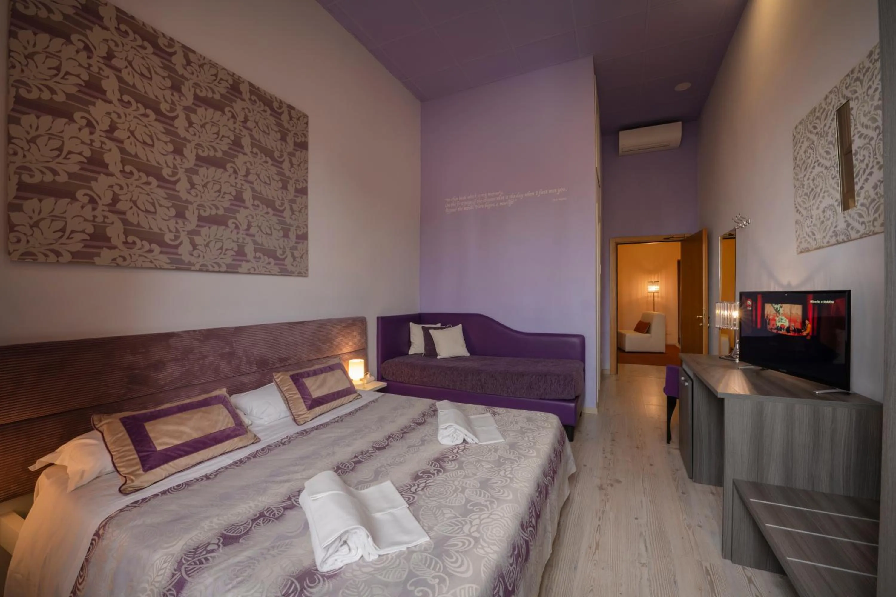 Bedroom, Bed in Hotel Palazzo Renieri - 3stelle S