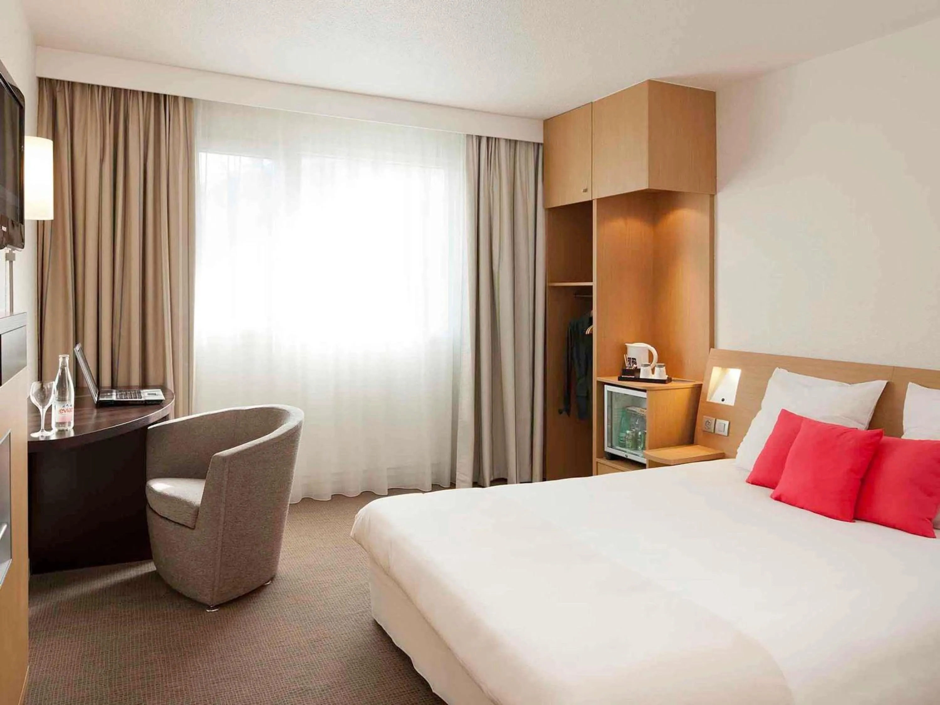 Bedroom, Bed in Novotel Pau Pyrénées