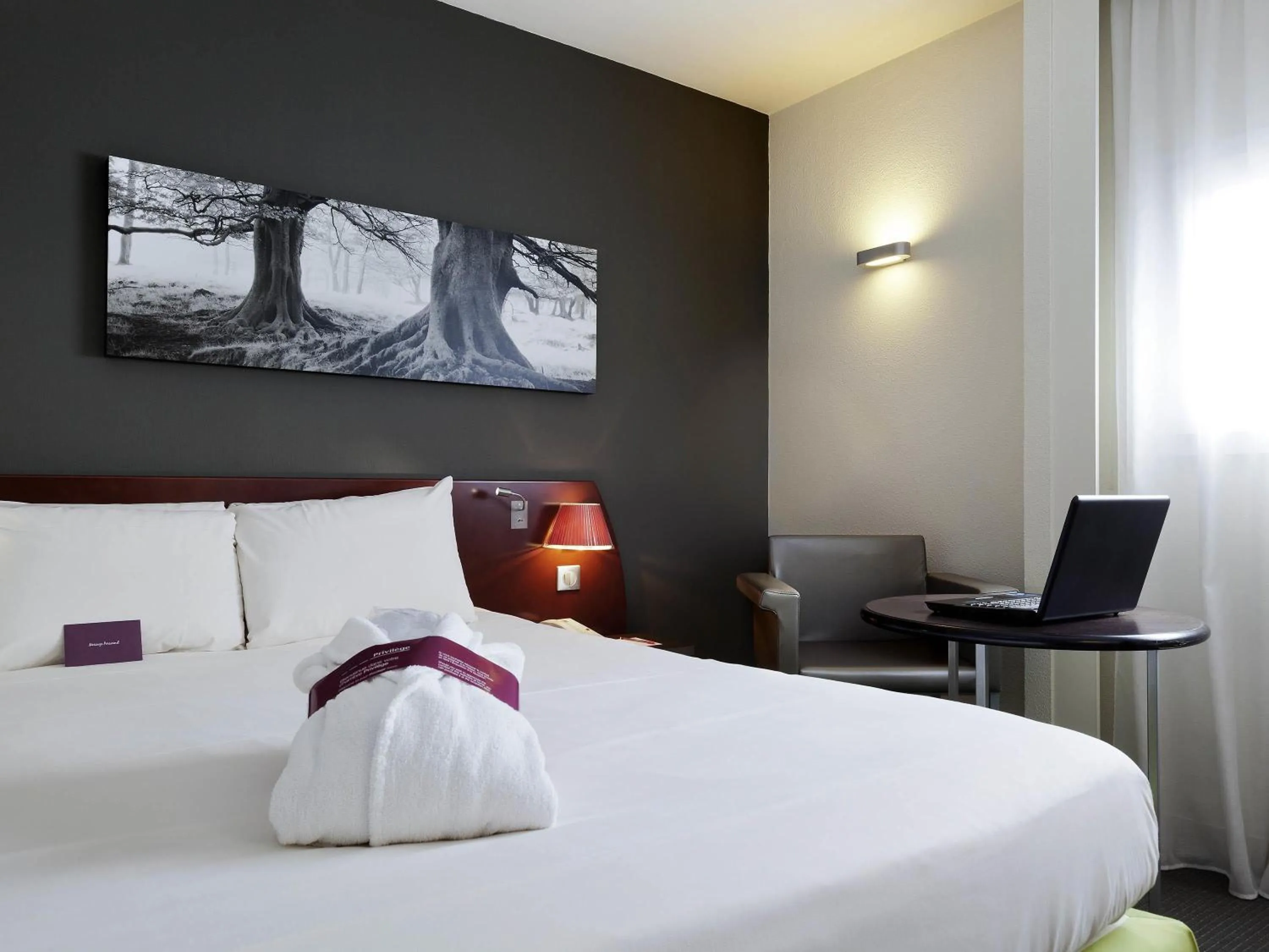 Bedroom, Bed in Mercure Rennes Centre Gare