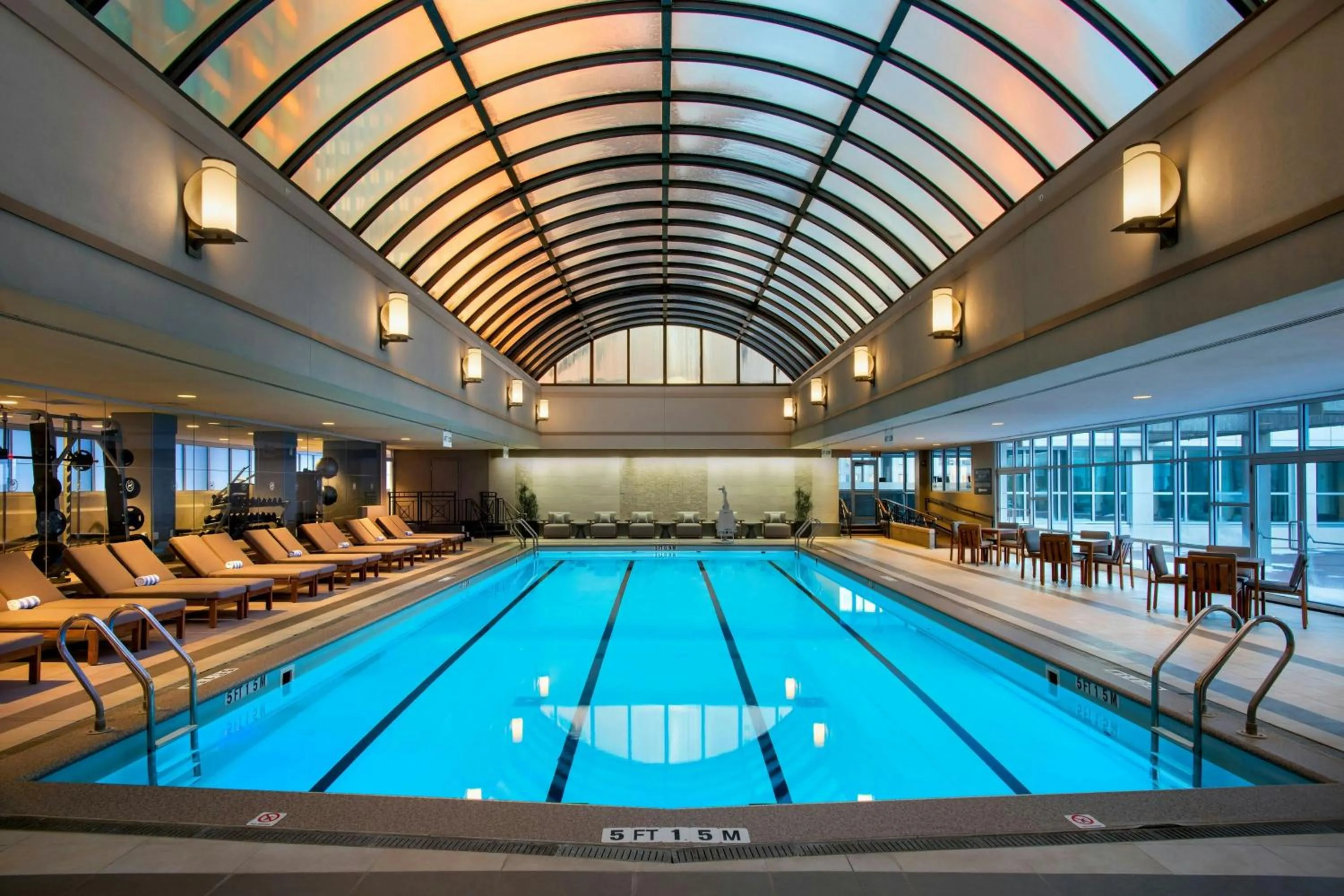 Swimming pool in Sheraton Boston Hotel