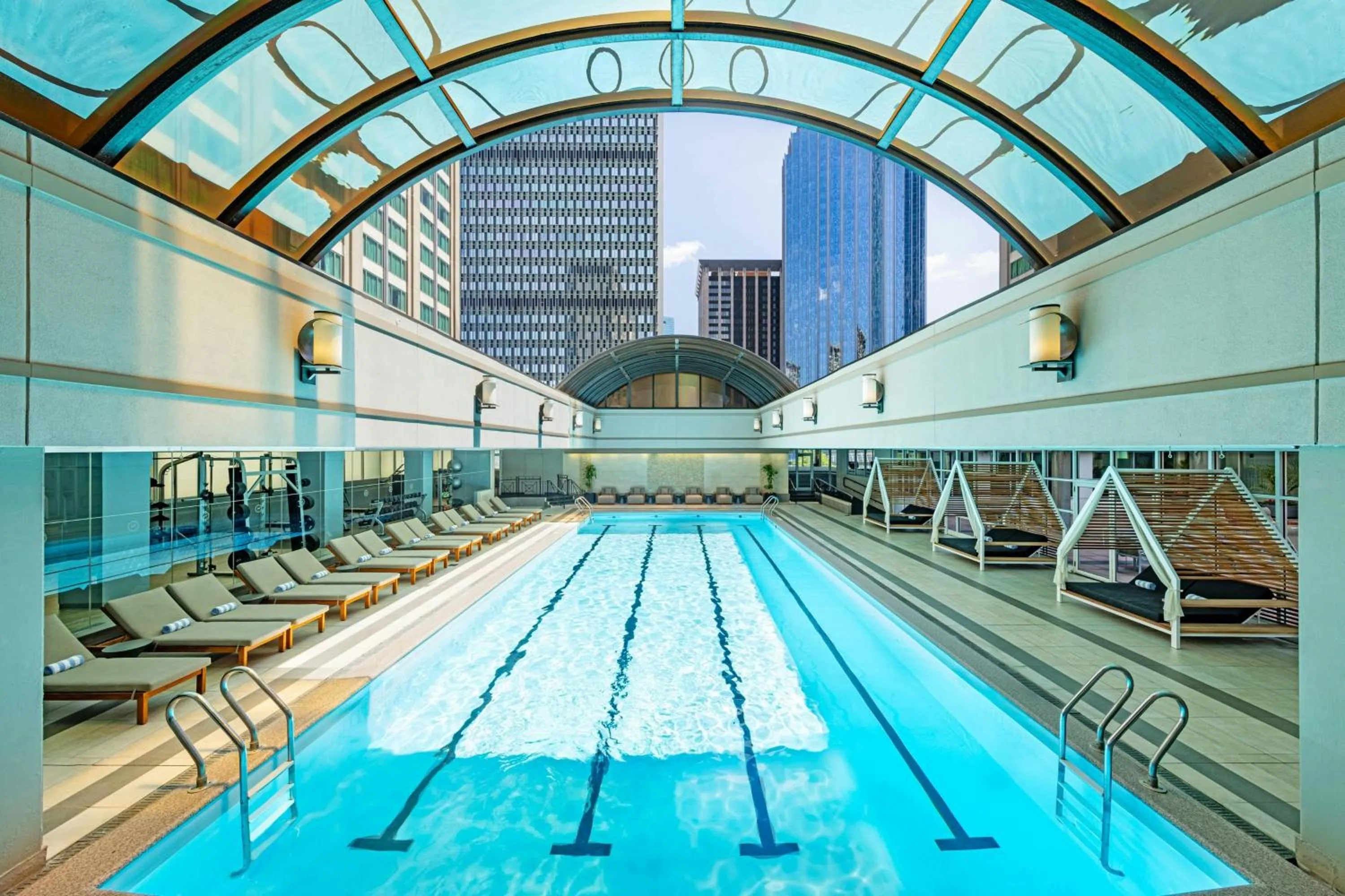 Swimming pool in Sheraton Boston Hotel