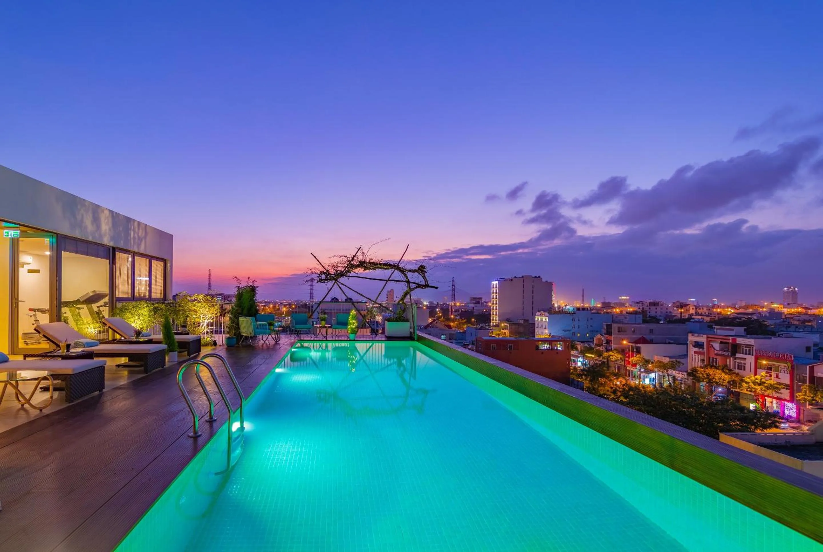 Swimming pool in Prana Boutique Hotel and Apartments