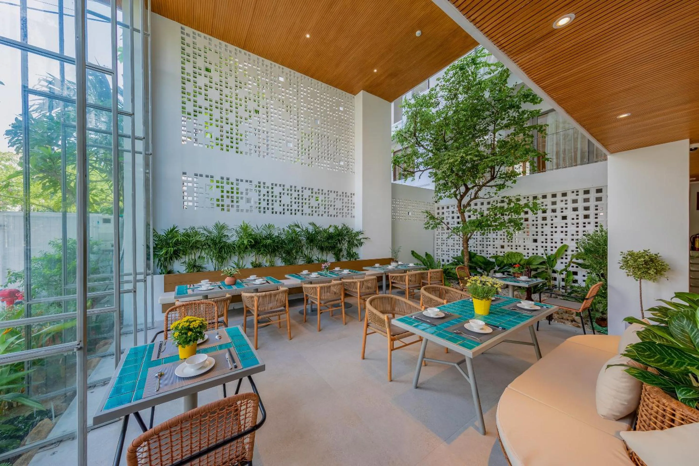 Patio in Prana Boutique Hotel and Apartments